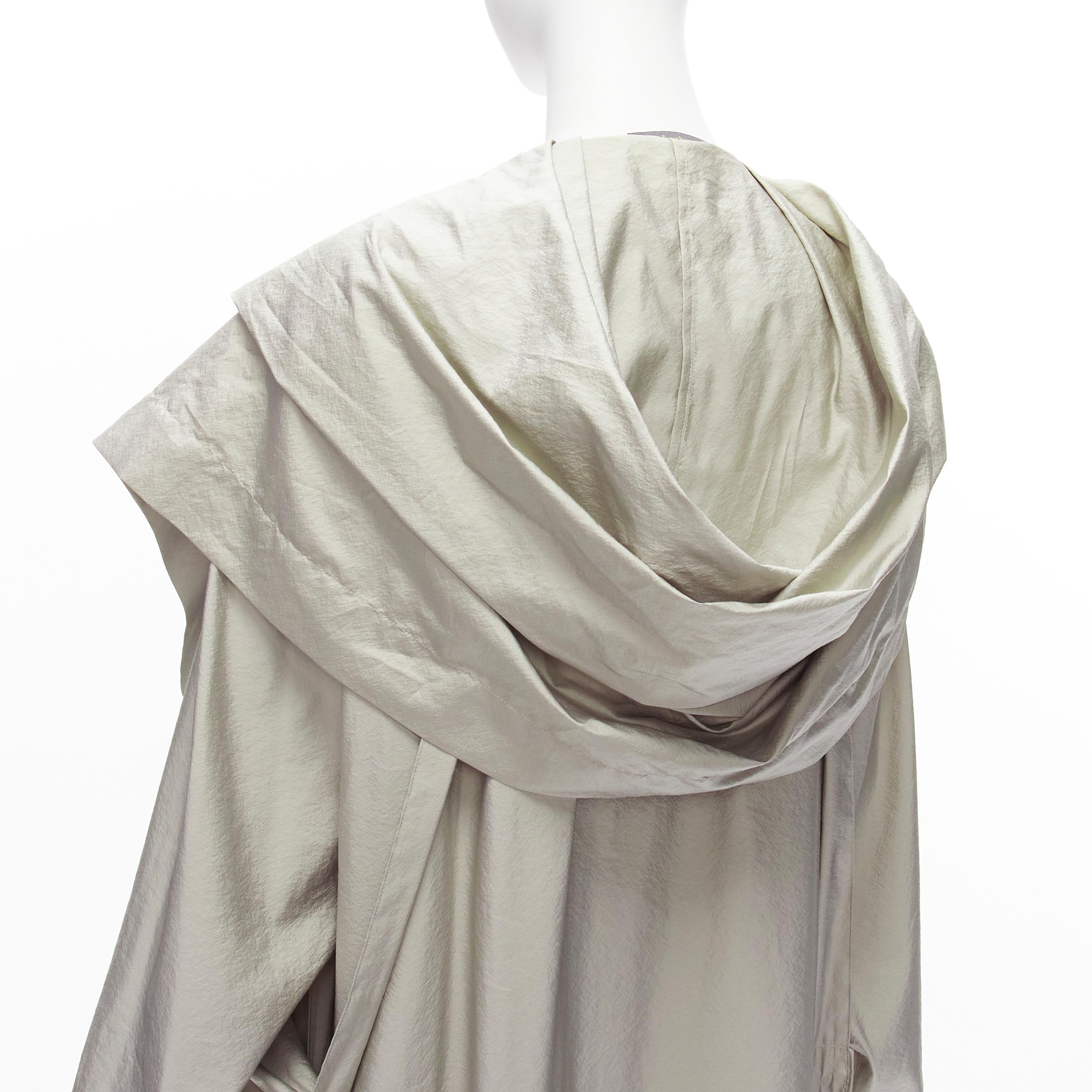 ISSEY MIYAKE 1986 Vintage Runway manteau drapé à manches à capuche grise JP9 M en vente 3