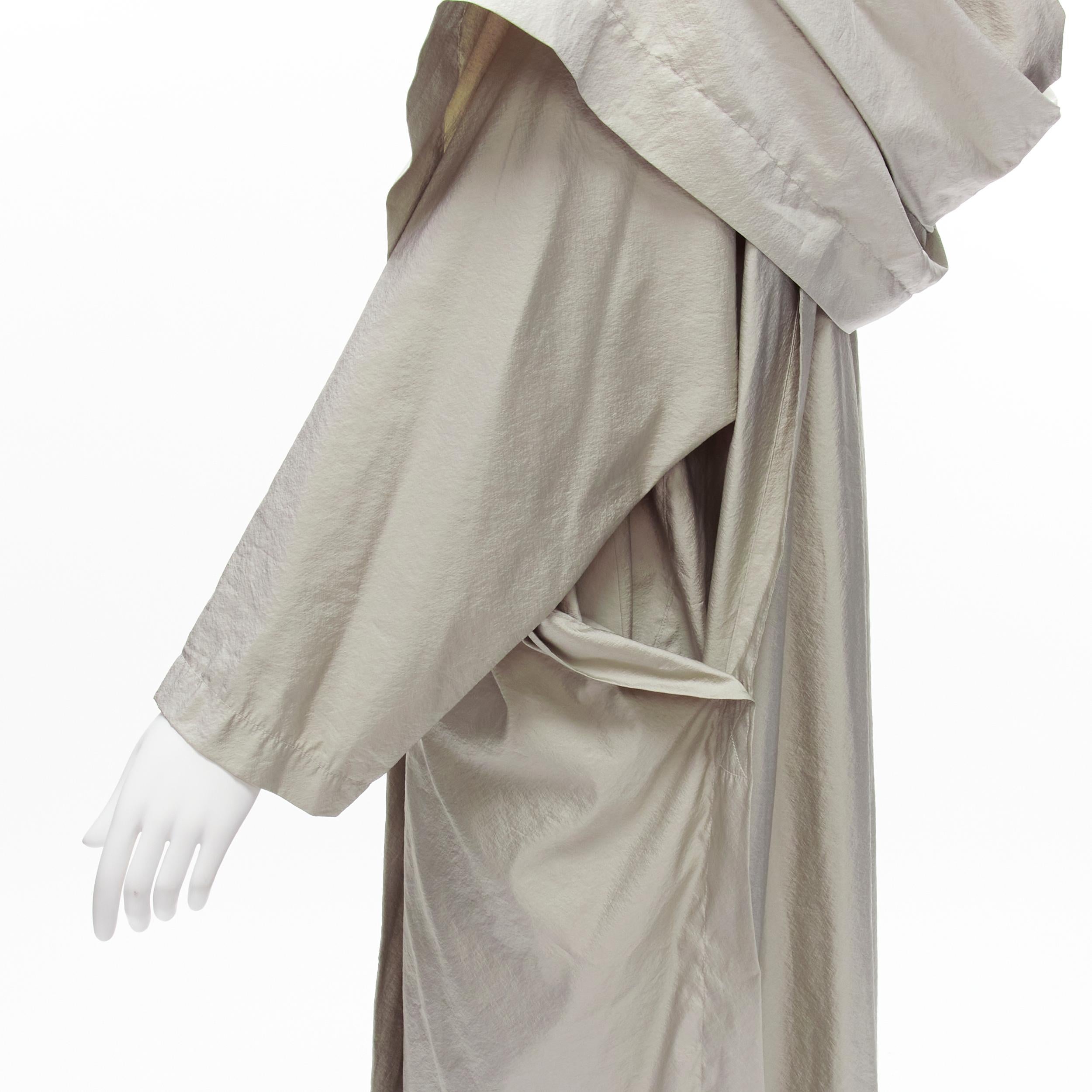 ISSEY MIYAKE 1986 Vintage Runway light grey lucid hooded sleeve layer draped overcoat JP9 M
Reference: TGAS/D00176
Brand: Issey Miyake
Collection: Spring 1986
Material: Polyester, Nylon
Color: Grey
Pattern: Solid
Closure: Button
Made in: