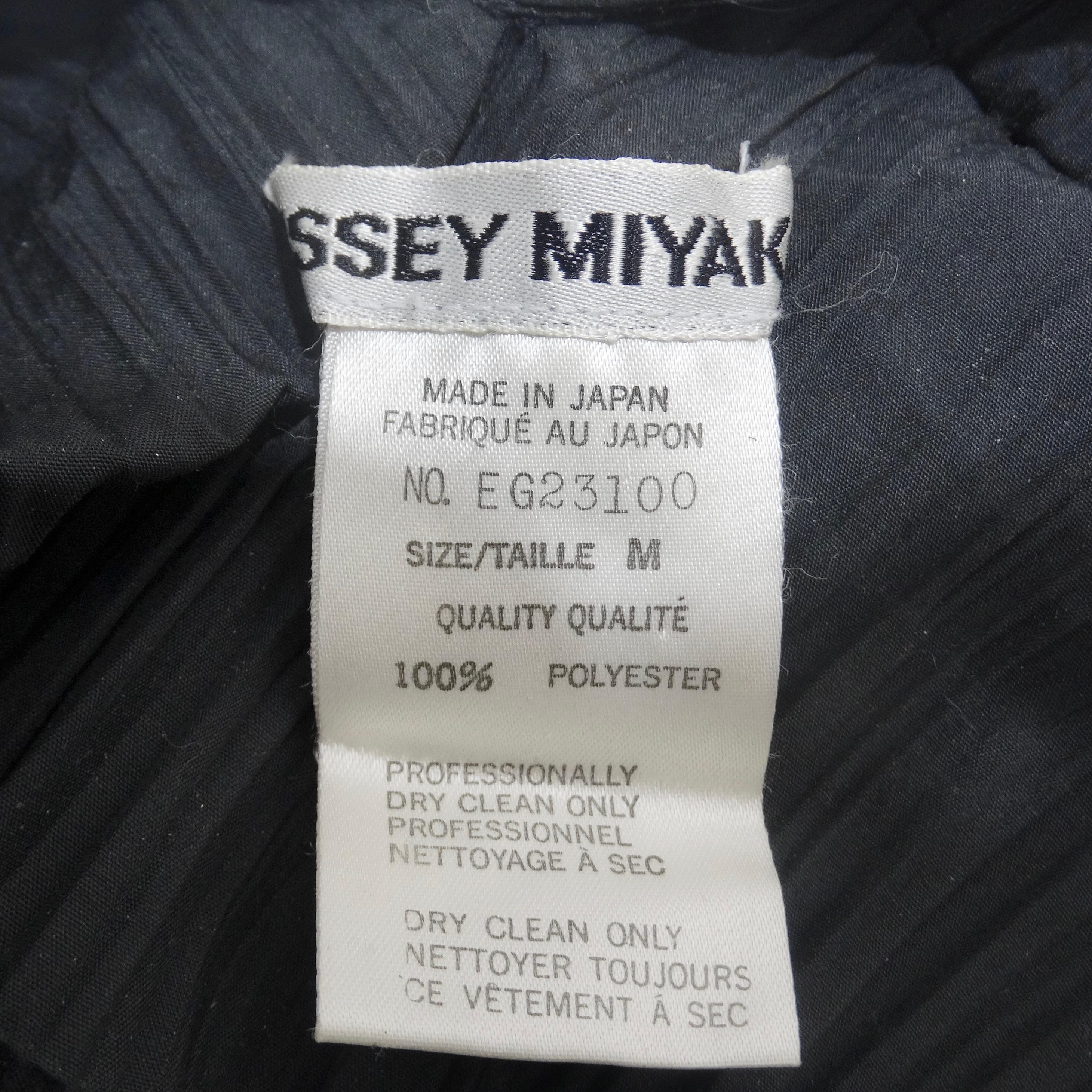 Issey Miyake 1989 Reverse Pleats Black Sculptural Museum Quality Dress For Sale 7