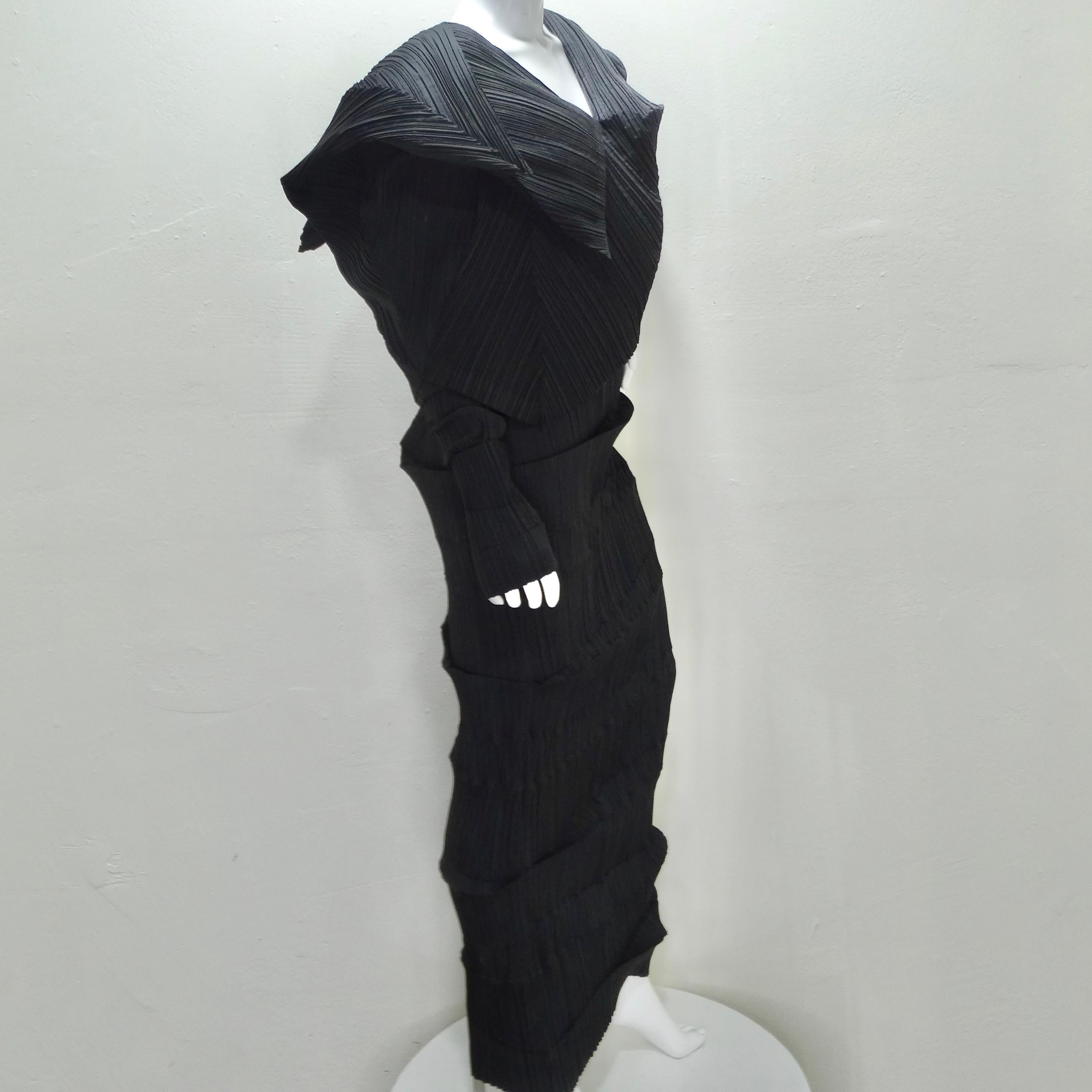 Issey Miyake 1989 Reverse Pleats Black Sculptural Museum Quality Dress For Sale 1