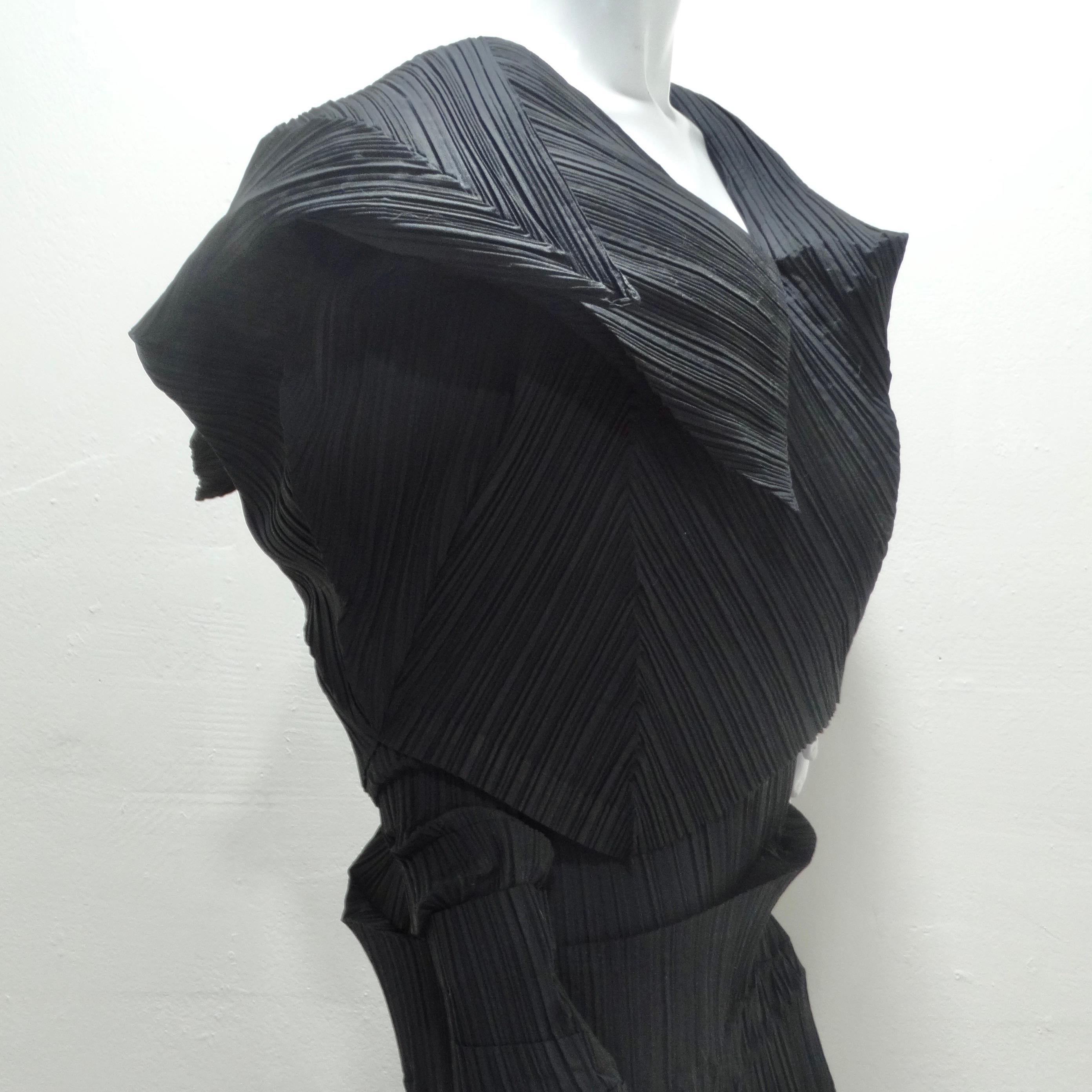 Issey Miyake 1989 Reverse Pleats Black Sculptural Museum Quality Dress For Sale 2