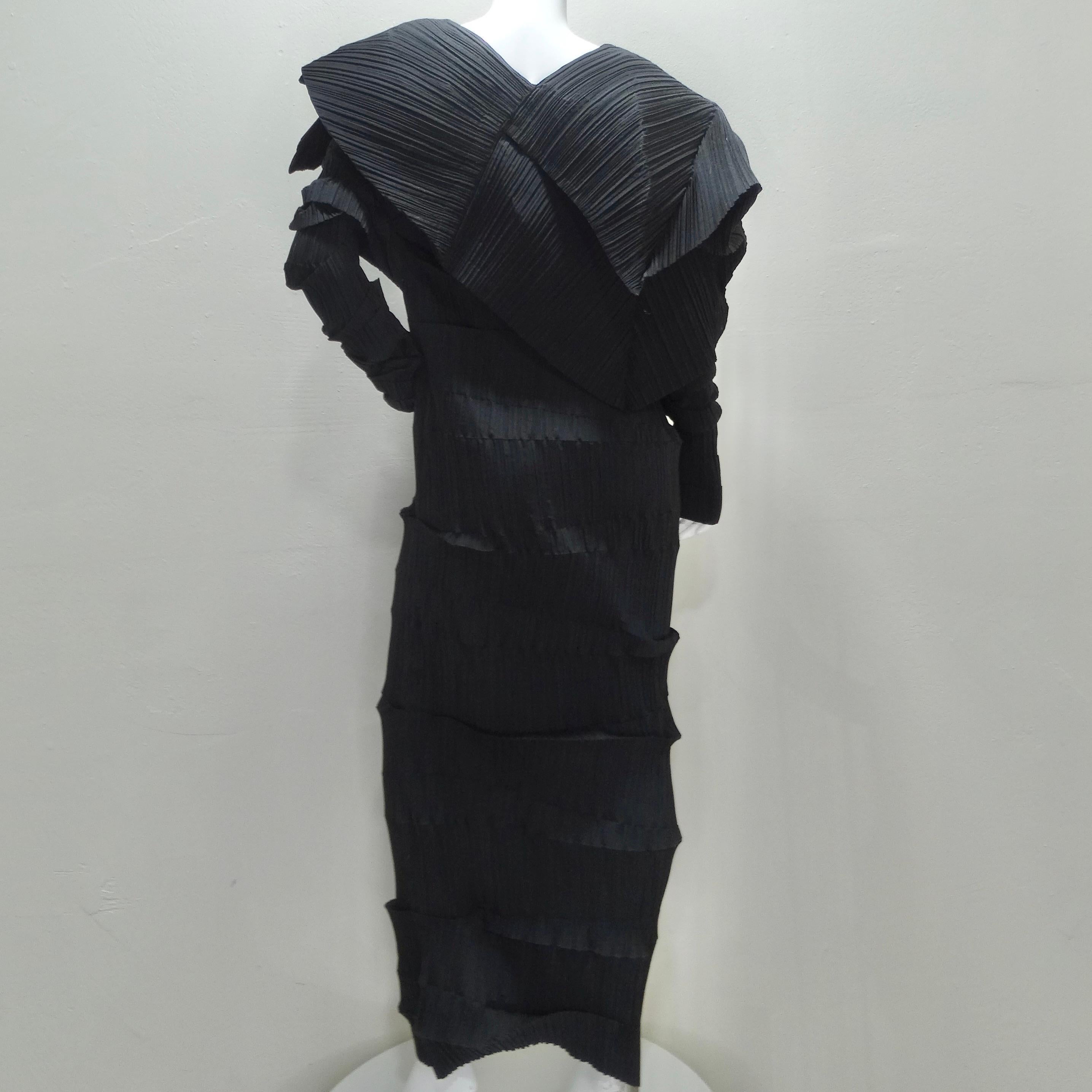 Issey Miyake 1989 Reverse Pleats Black Sculptural Museum Quality Dress For Sale 3