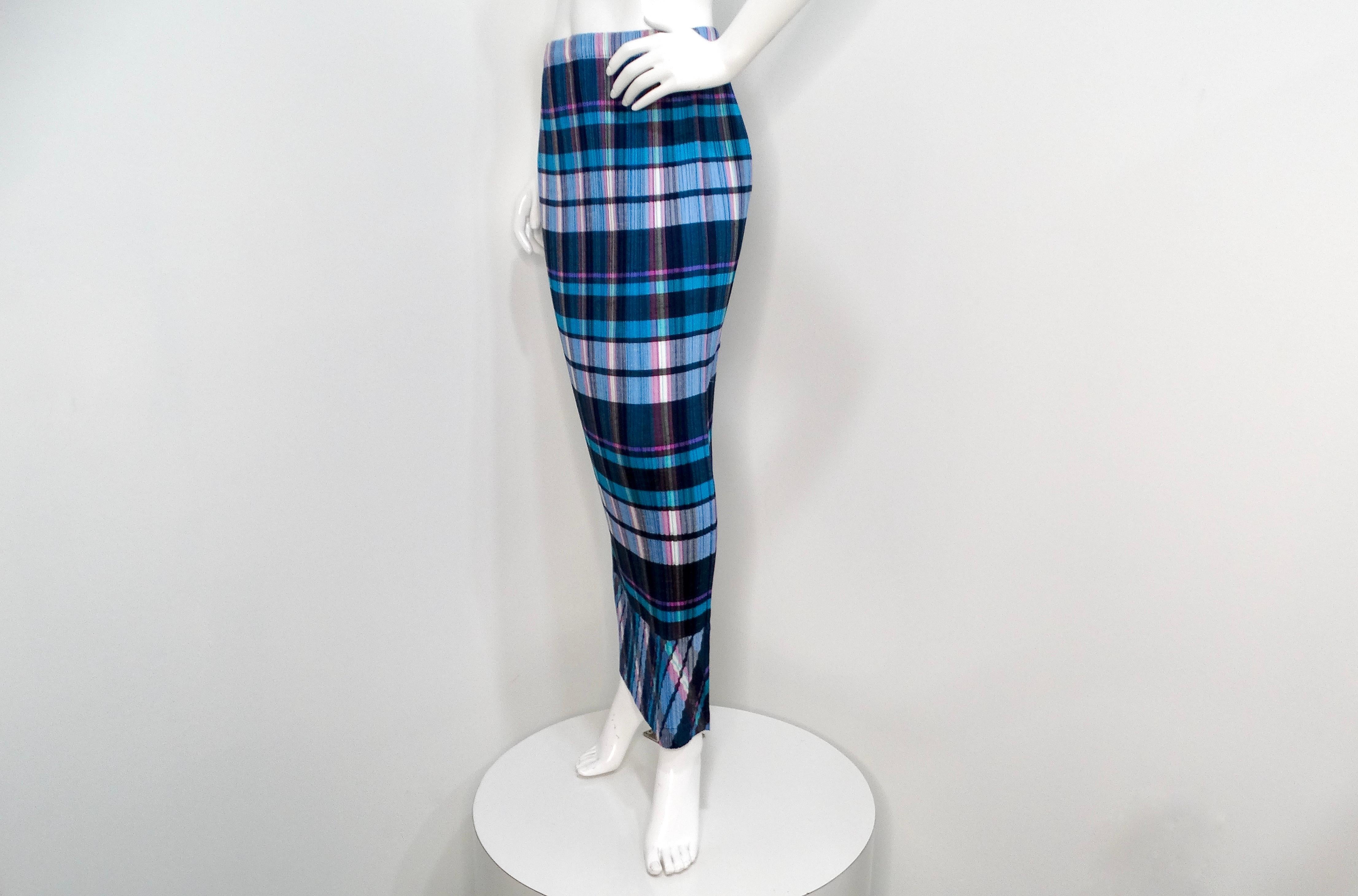 Issey Miyake 1990 Bleu et violet Jupe longue plissée à imprimé écossais Bon état - En vente à Scottsdale, AZ