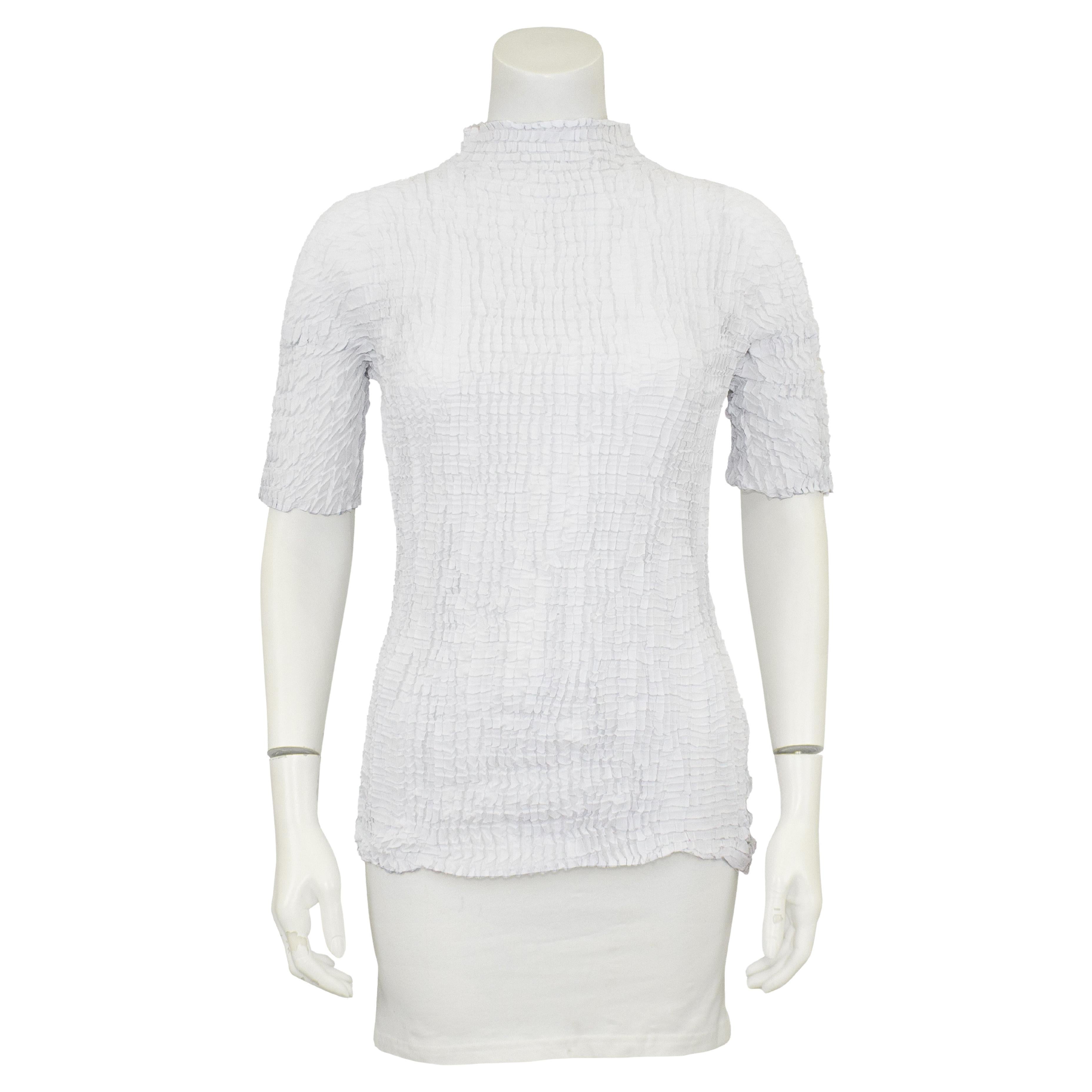 ISSEY MIYAKE 1990s Dove Grey Semi Sheer Mockneck Top con pieghe