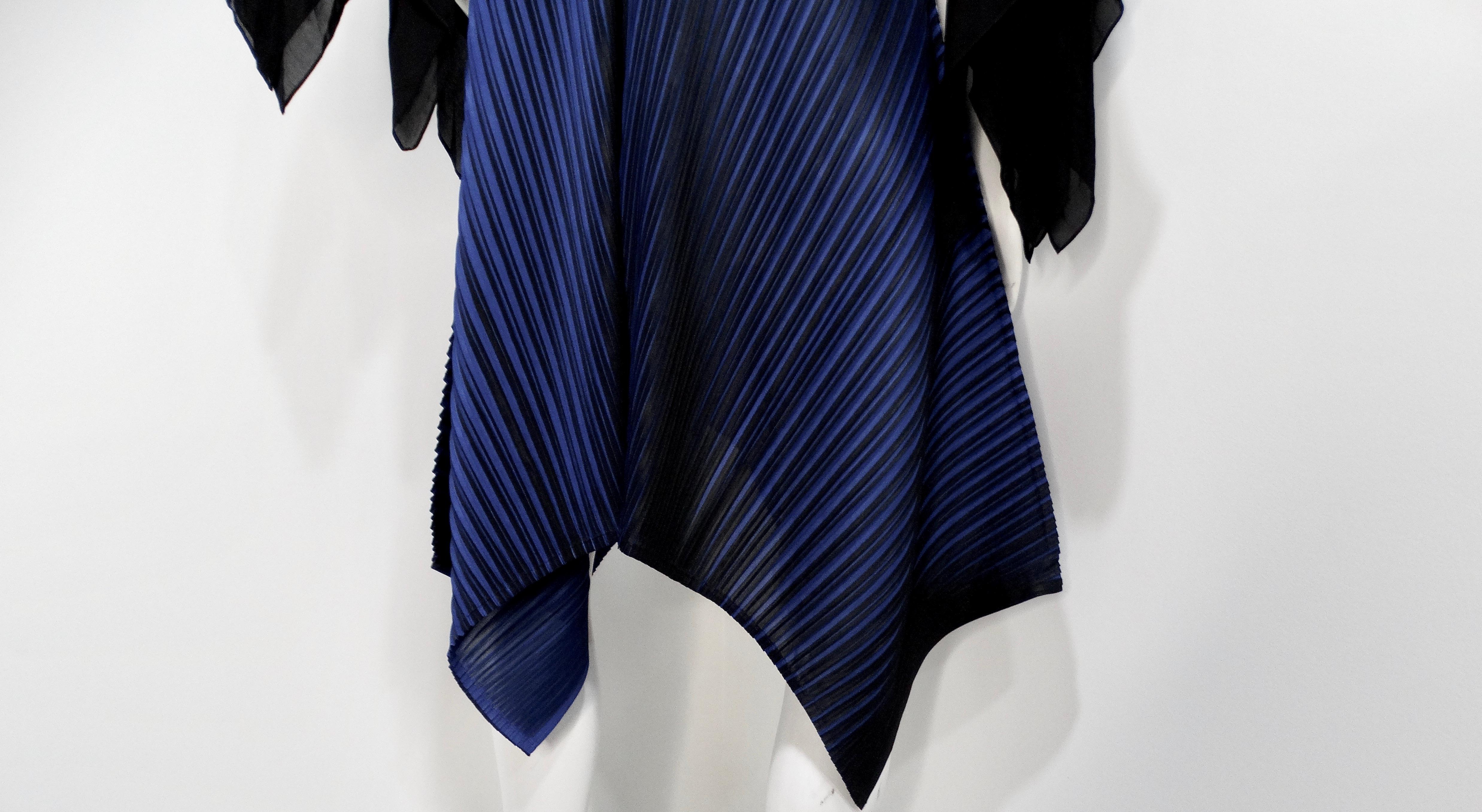 Issey Miyake 1990s Pleats Please Tunica asimmetrica a righe blu e nere in vendita 2