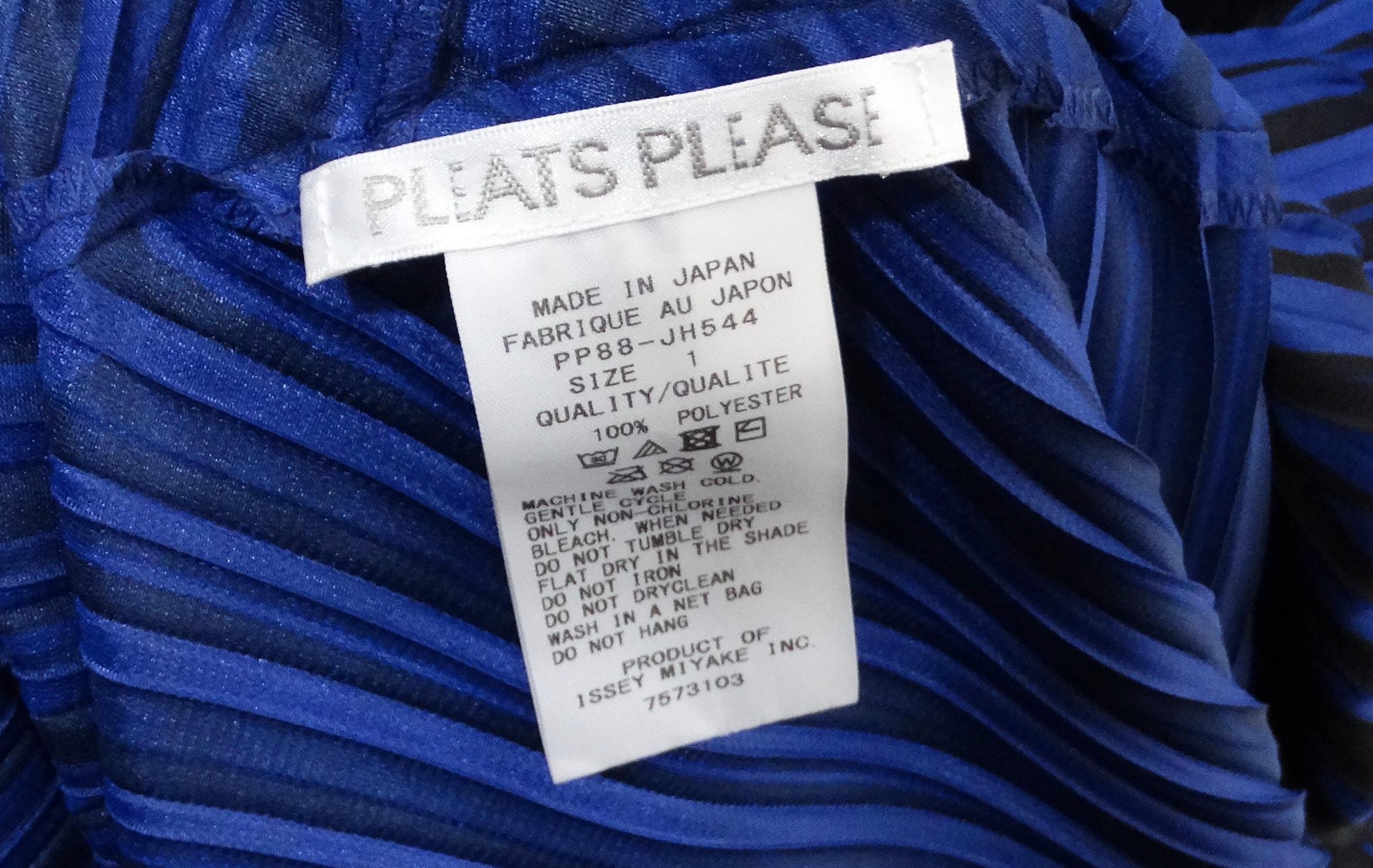 Issey Miyake 1990s Pleats Please Tunica asimmetrica a righe blu e nere in vendita 4