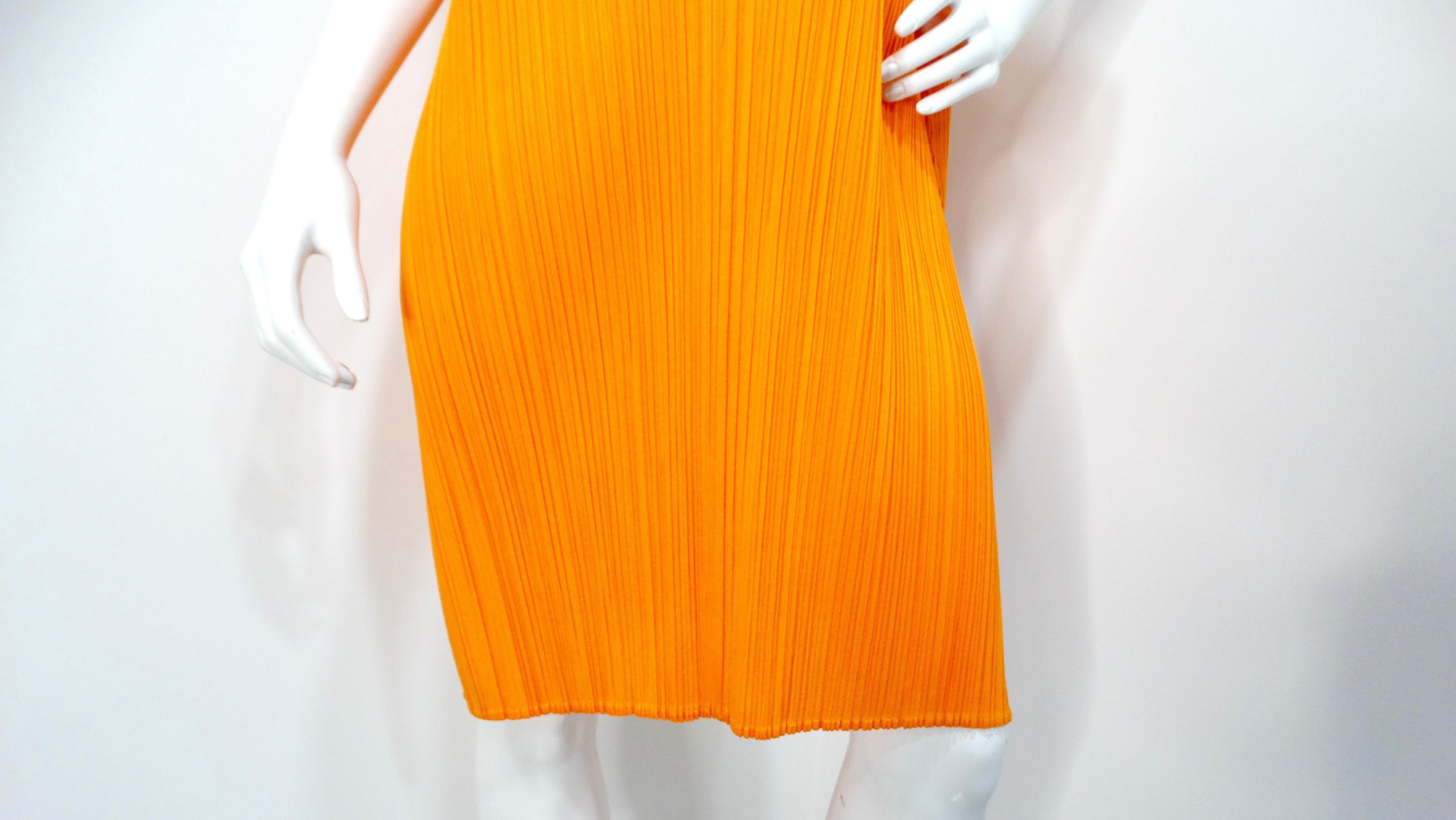 Issey Miyake 1990s Pleats Please Vestito senza maniche a pieghe arancione In condizioni buone in vendita a Scottsdale, AZ