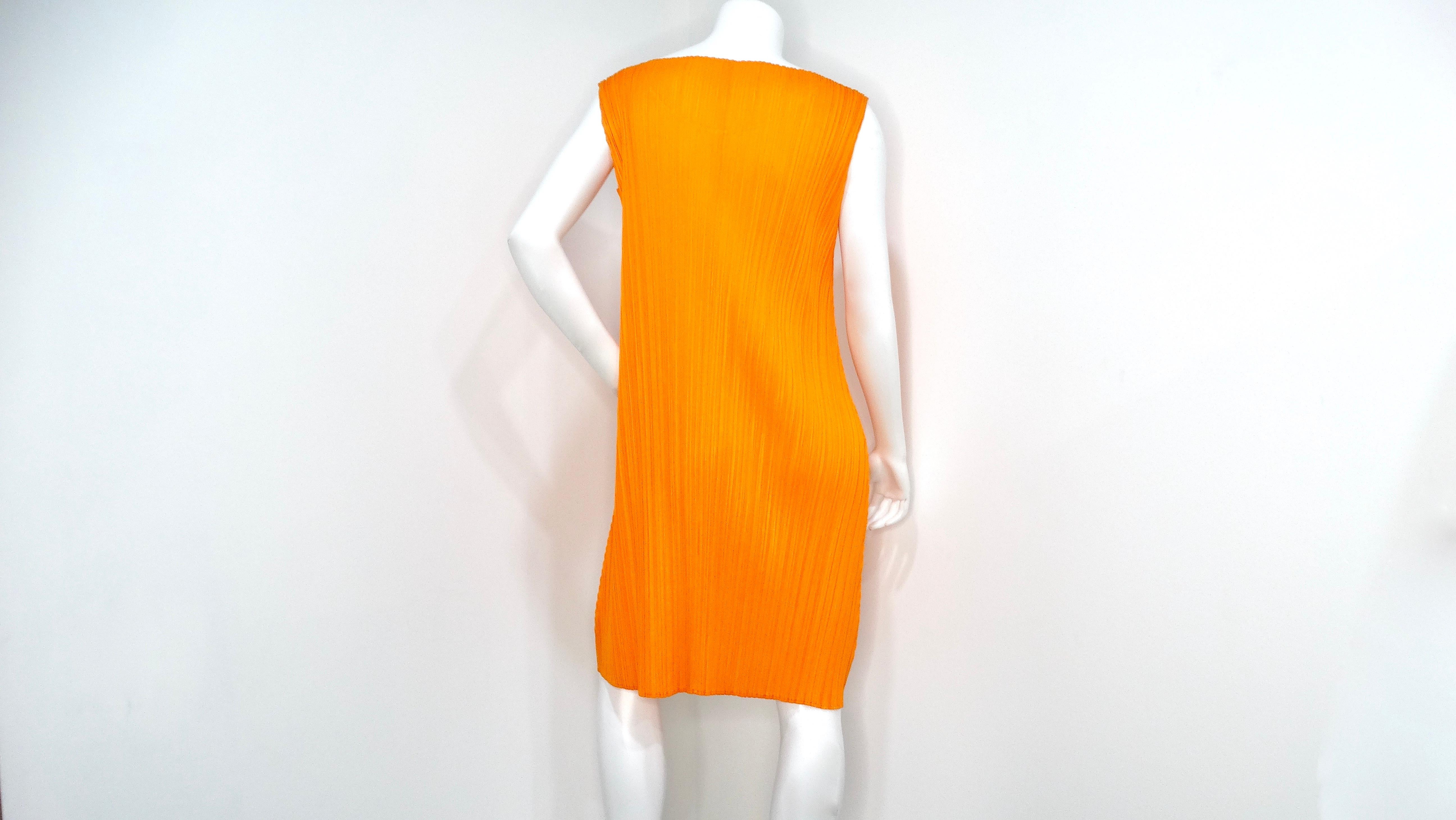 Donna Issey Miyake 1990s Pleats Please Vestito senza maniche a pieghe arancione in vendita