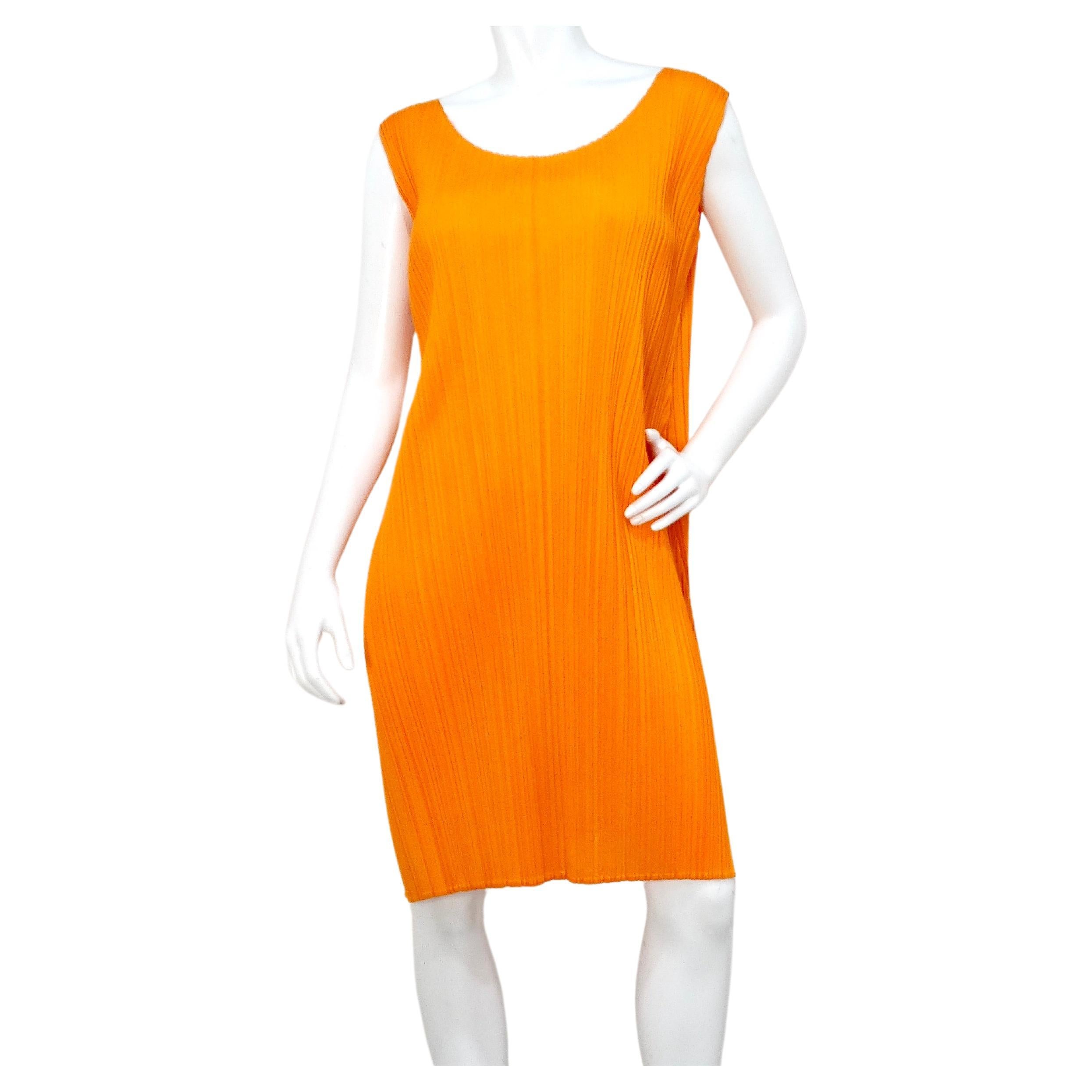 Issey Miyake 1990s Pleats Please Vestito senza maniche a pieghe arancione in vendita
