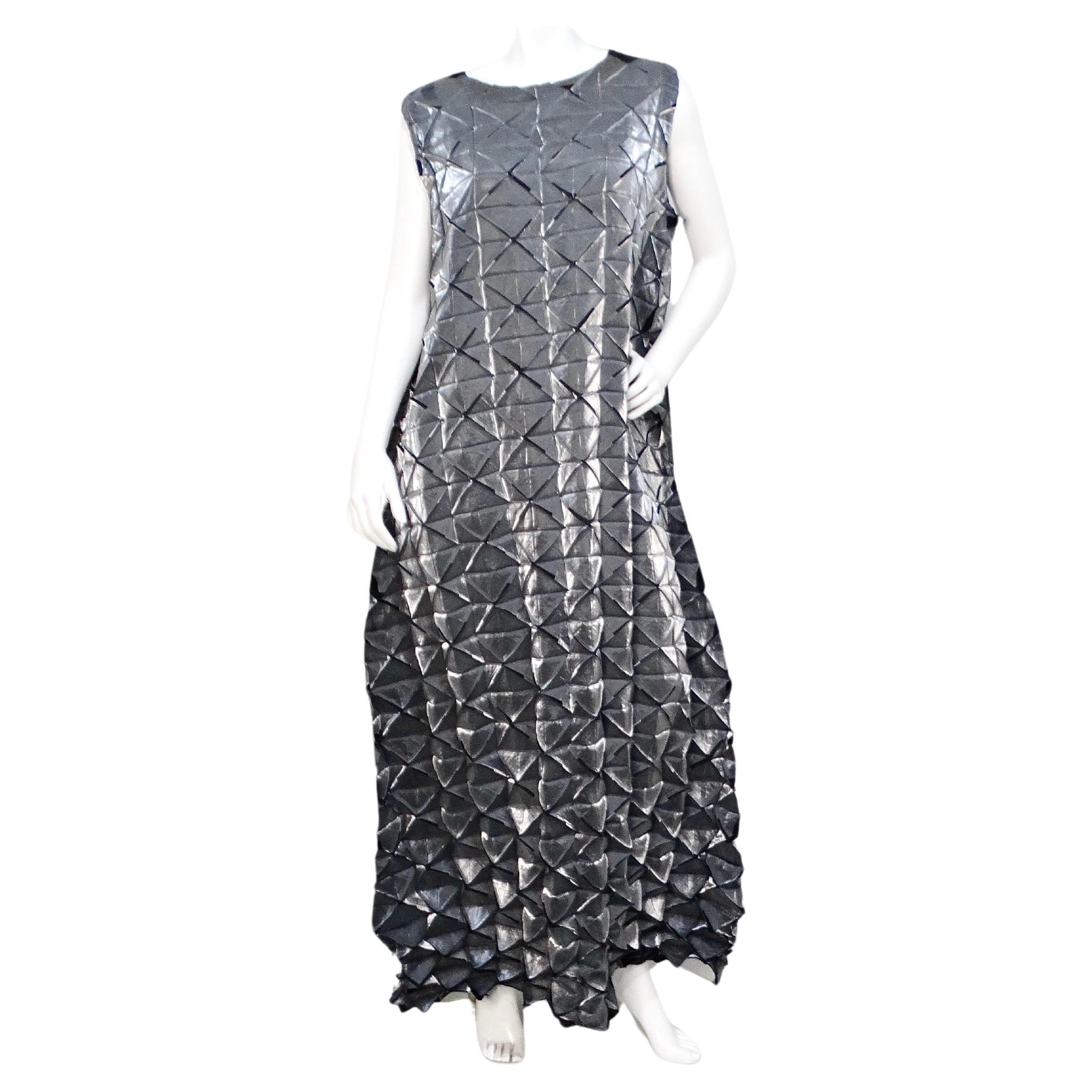 Maxivestido plisado sin mangas Issey Miyake Escarcha Plateada de los años 90