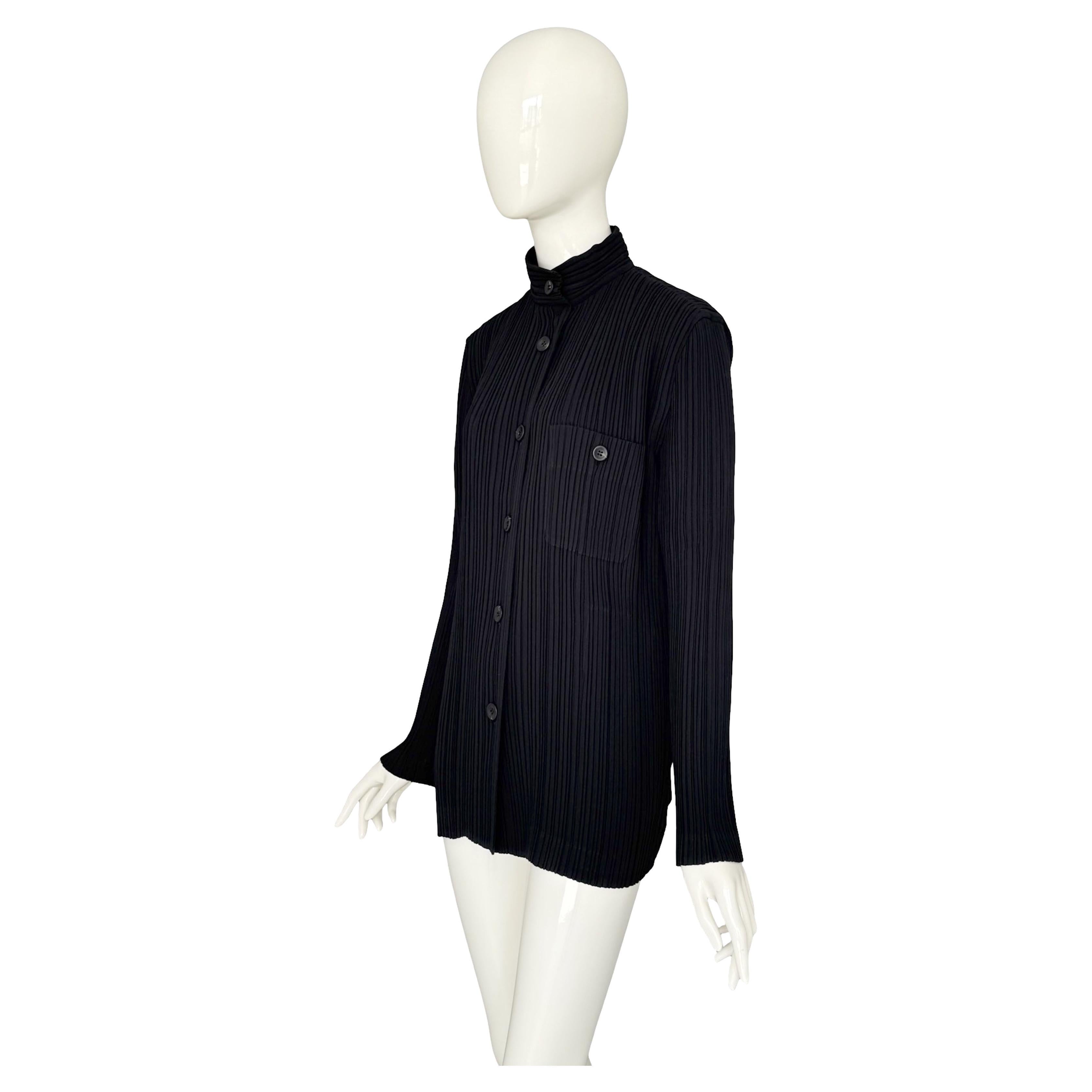 Issey Miyake 1990s Vintage Giacca nera a pieghe Avant Garde giapponese Minimalismo d'avanguardia in vendita