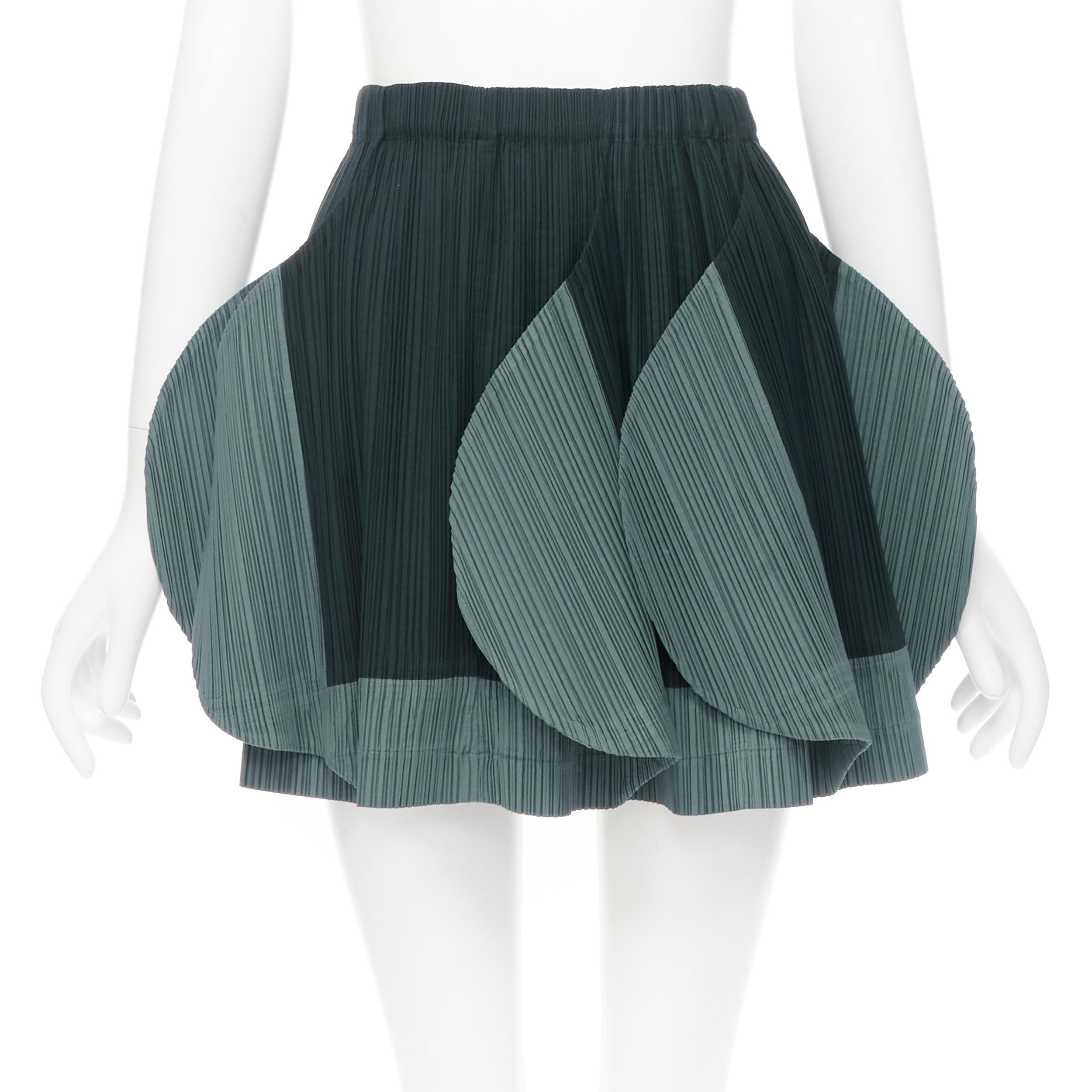 ISSEY MIYAKE 1991 Runway navy grey colorblocked rounded sleeve top petal skirt M For Sale 2