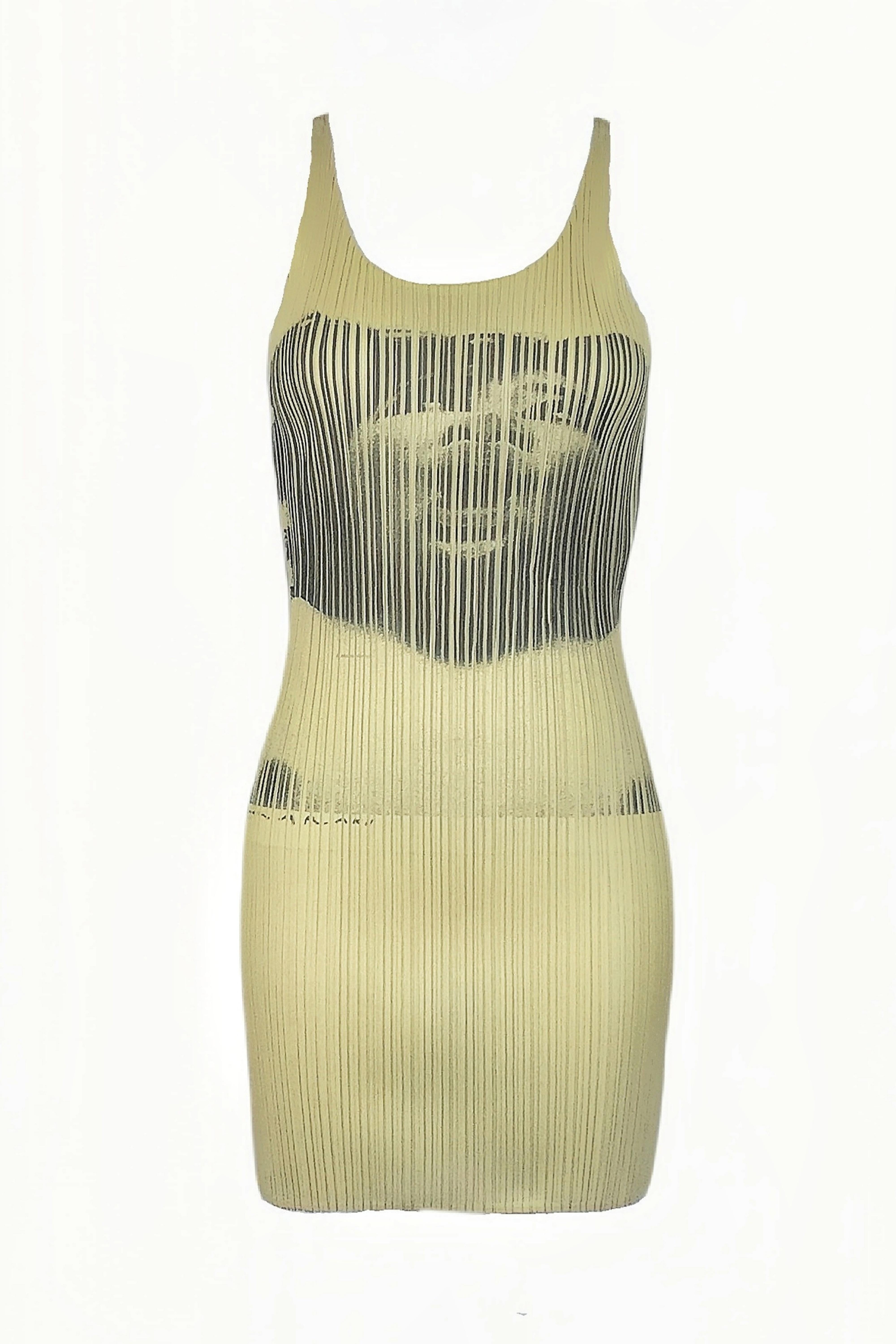 ISSEY MIYAKE 1997 Serie Guest Artist nº 2 Vestido beige de Nobuyoshi Araki en Excelente estado para la venta en 上海市, Xuhui district
