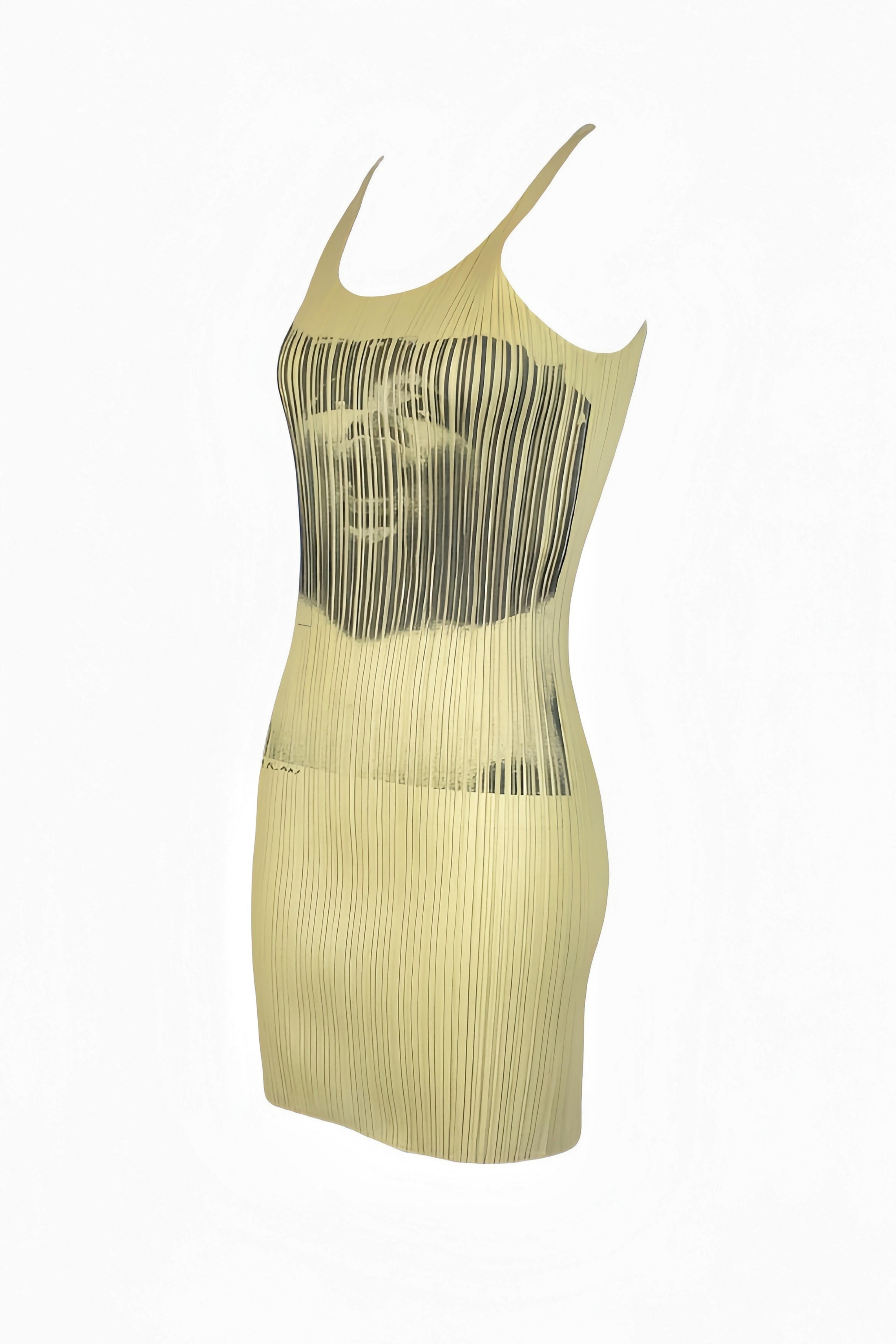 De las mujeres ISSEY MIYAKE 1997 Serie Guest Artist nº 2 Vestido beige de Nobuyoshi Araki en venta