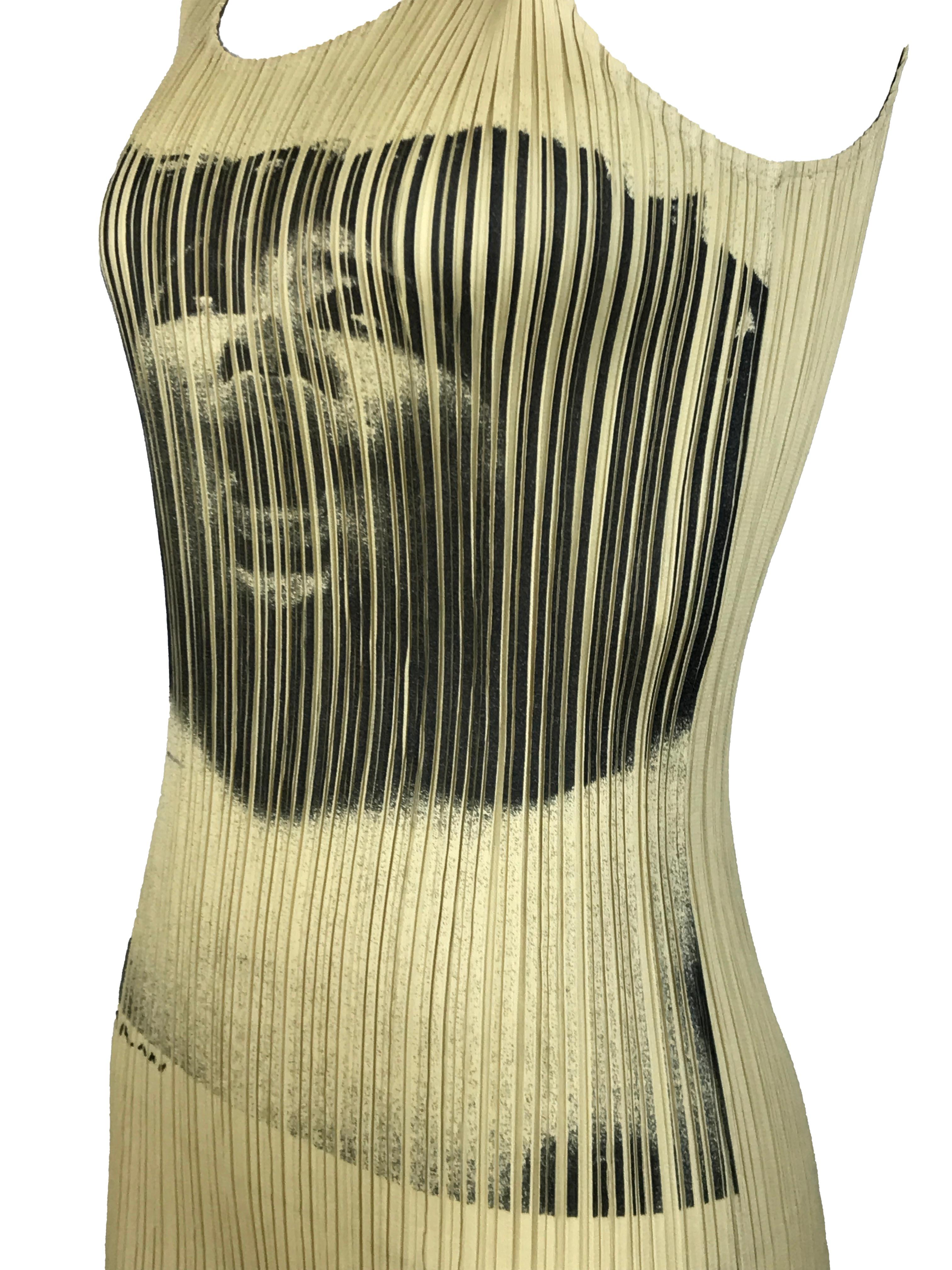 ISSEY MIYAKE 1997 Serie Guest Artist nº 2 Vestido beige de Nobuyoshi Araki en venta 2