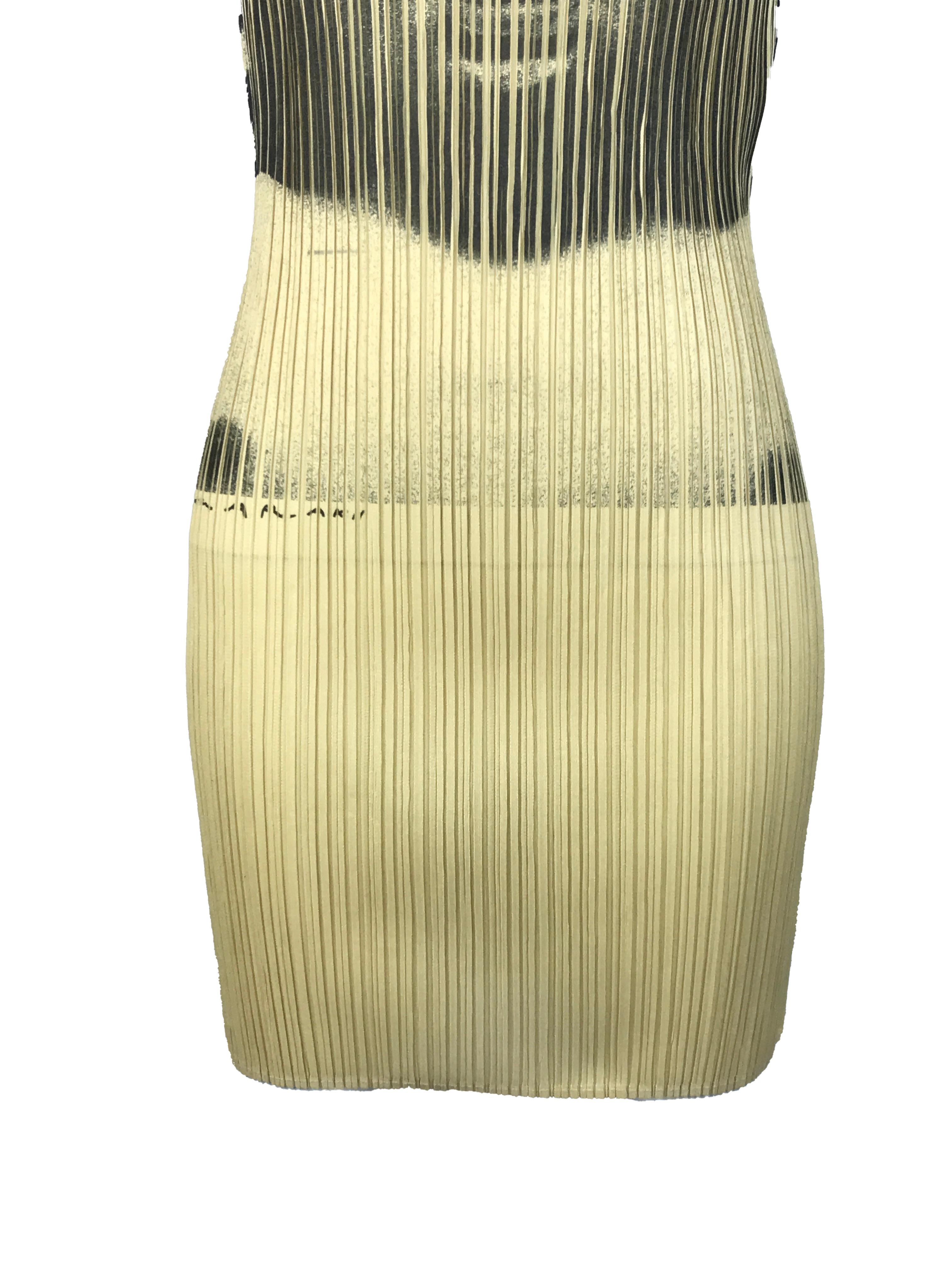 ISSEY MIYAKE 1997 Serie Guest Artist nº 2 Vestido beige de Nobuyoshi Araki en venta 4