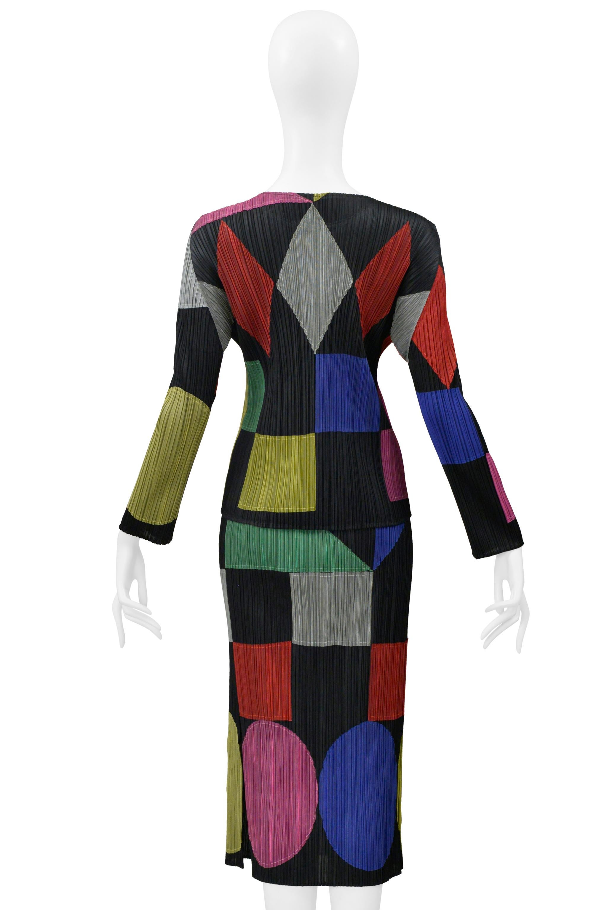 Issey Miyake 2000 Conjunto De Falda Plisada Negra Con Apliques Geométricos Multicolor en venta 5