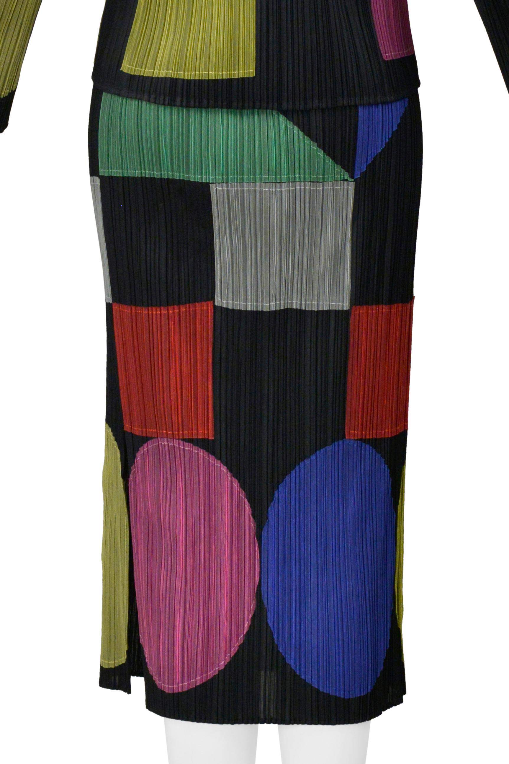 Issey Miyake 2000 Conjunto De Falda Plisada Negra Con Apliques Geométricos Multicolor en venta 6
