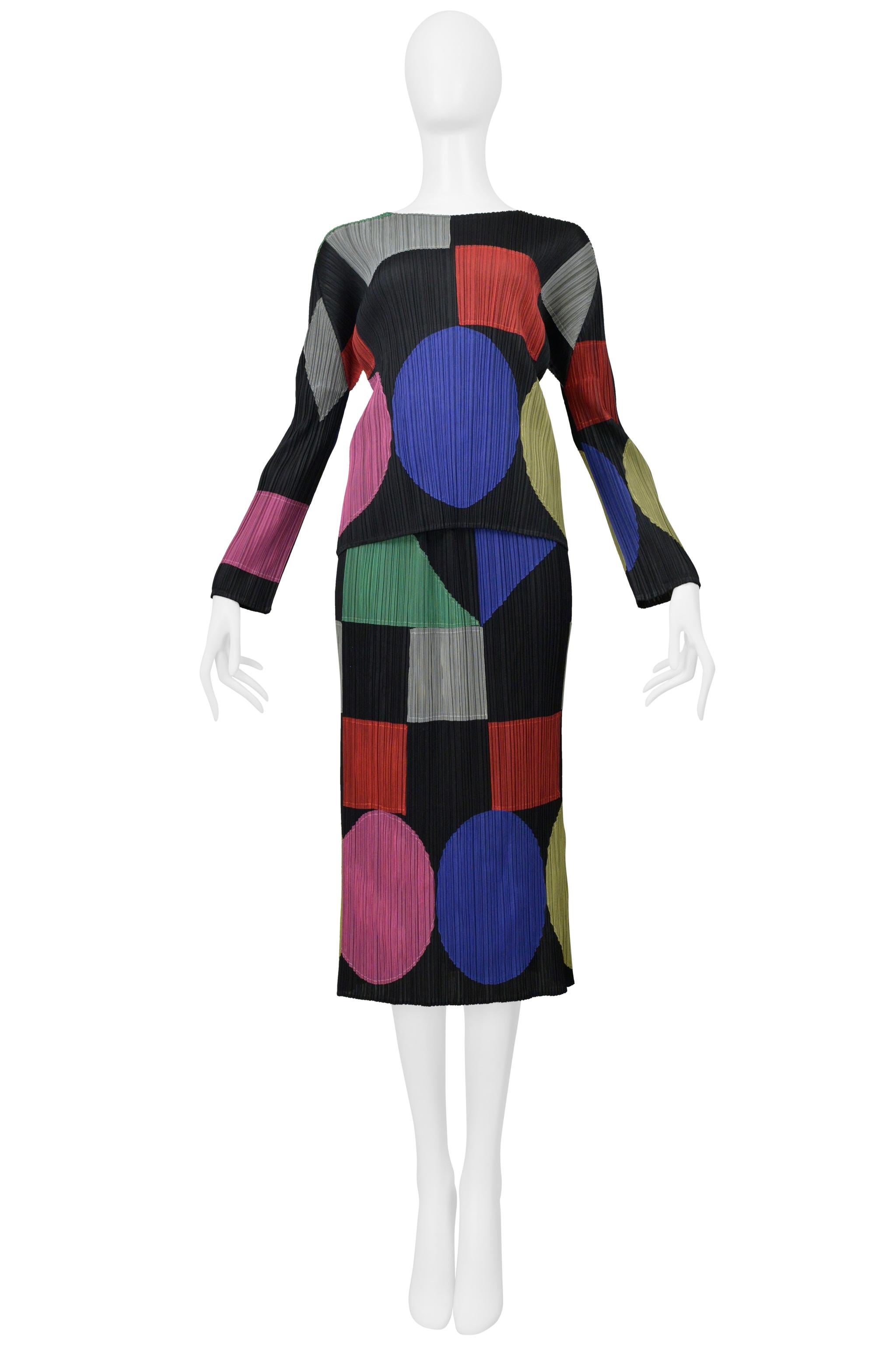 Issey Miyake 2000 Conjunto De Falda Plisada Negra Con Apliques Geométricos Multicolor Negro en venta