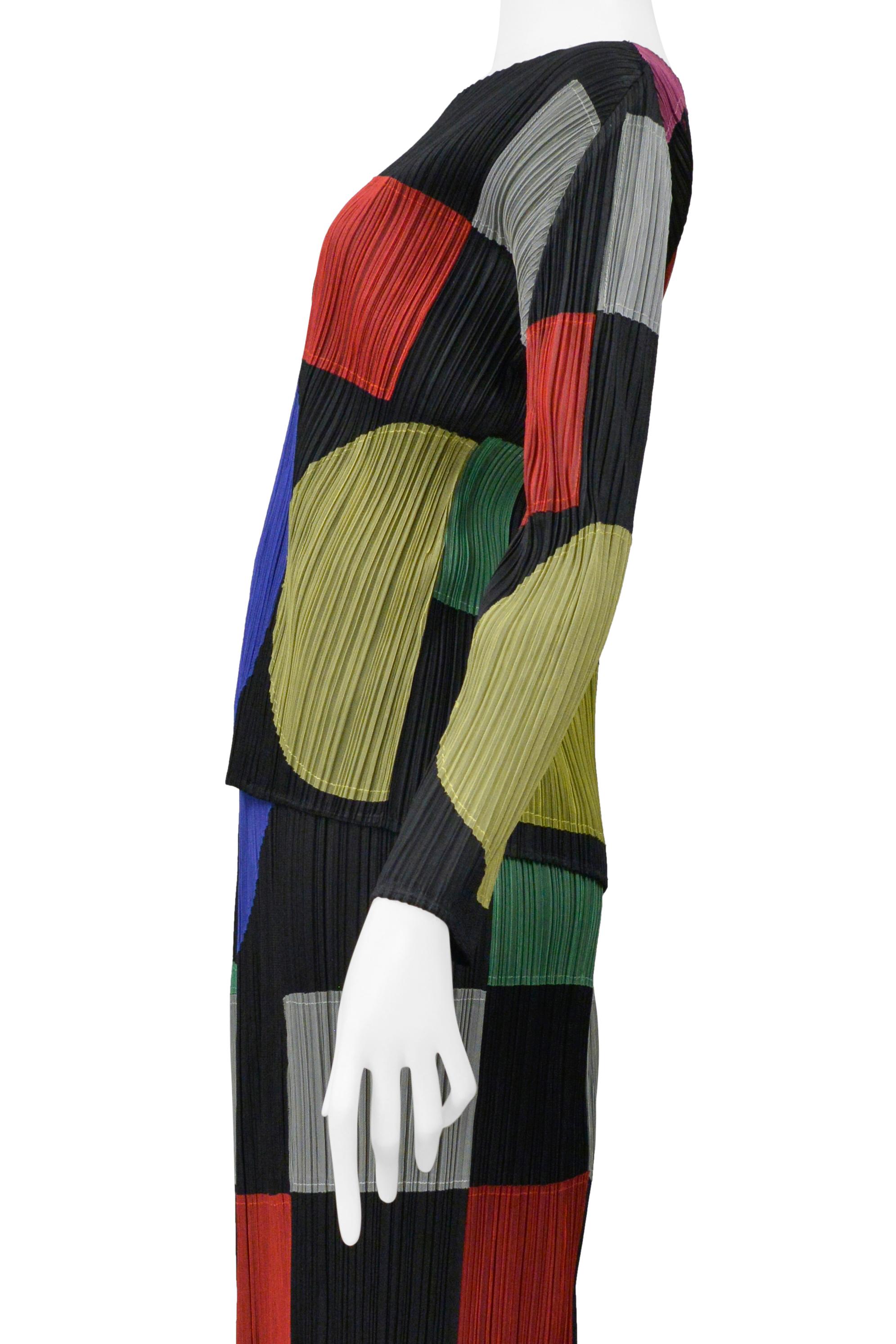 Issey Miyake 2000 Conjunto De Falda Plisada Negra Con Apliques Geométricos Multicolor en venta 3