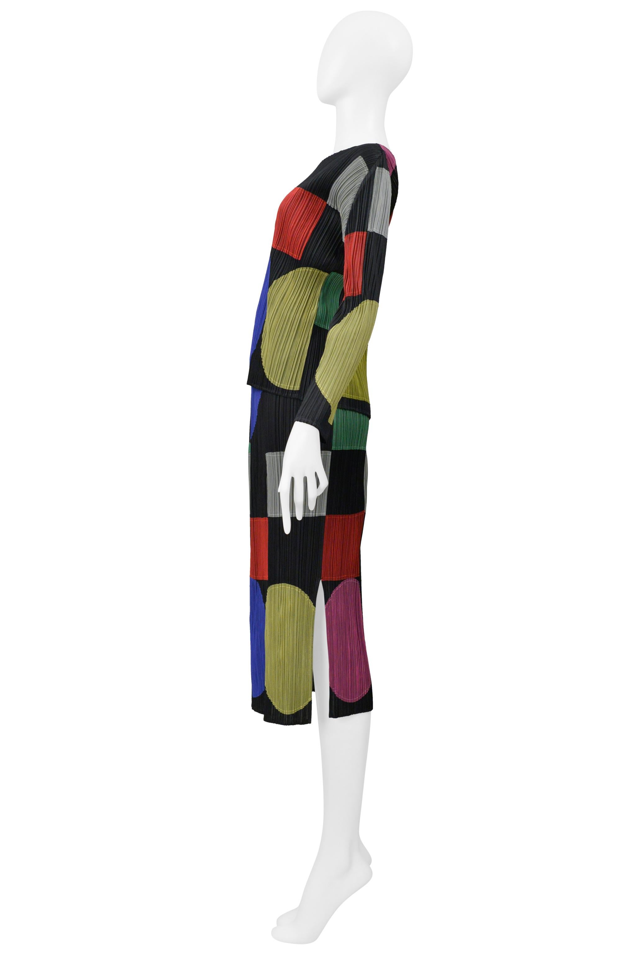 Issey Miyake 2000 Conjunto De Falda Plisada Negra Con Apliques Geométricos Multicolor en venta 4