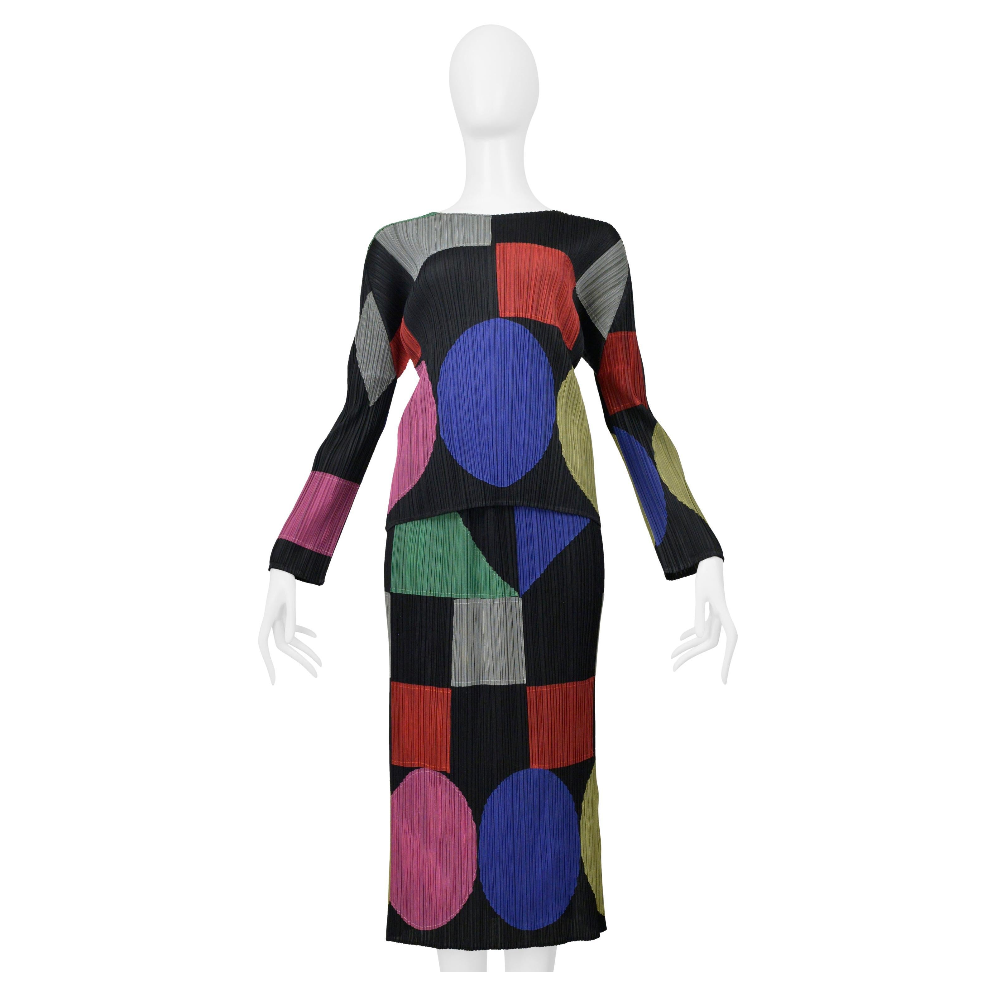 Issey Miyake 2000 Conjunto De Falda Plisada Negra Con Apliques Geométricos Multicolor