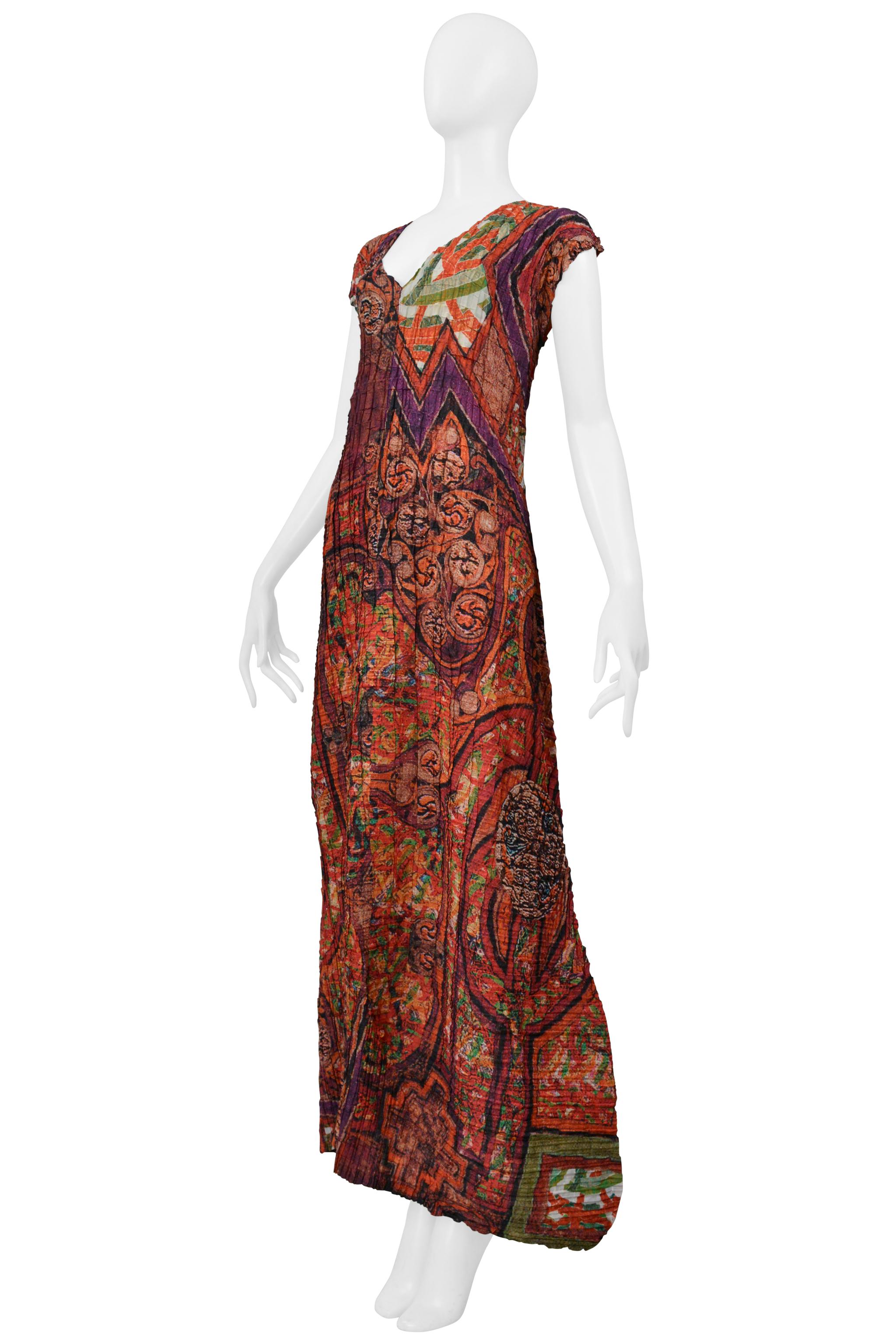 Issey Miyake 2001 Aw Burgundy Maxi Abito stampato a pieghe 2001-2002 In condizioni ottime in vendita a Los Angeles, CA