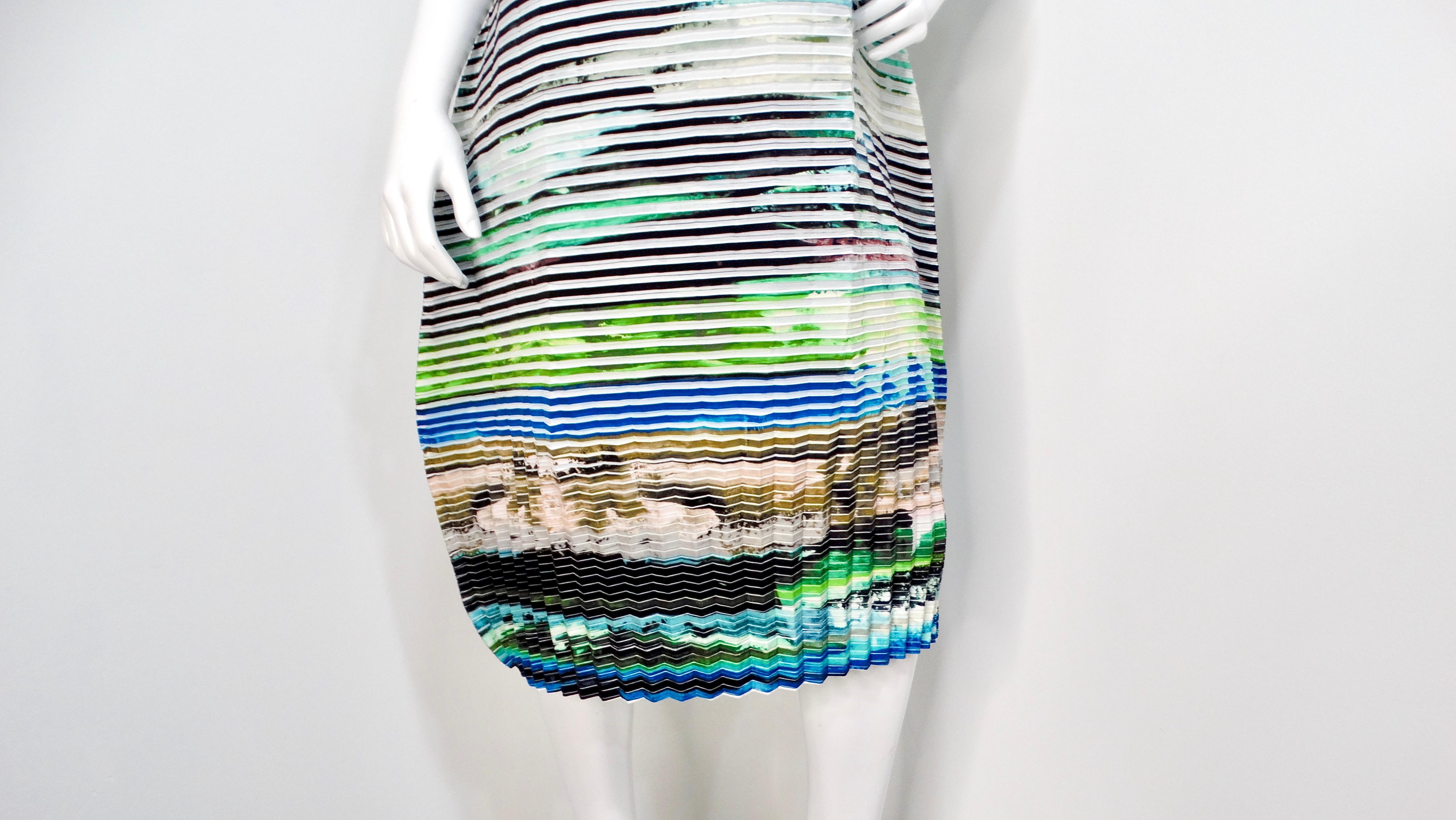 Donna Issey Miyake 2018 Vestito a bolle plissettato astratto a righe in tonalità fredde in vendita