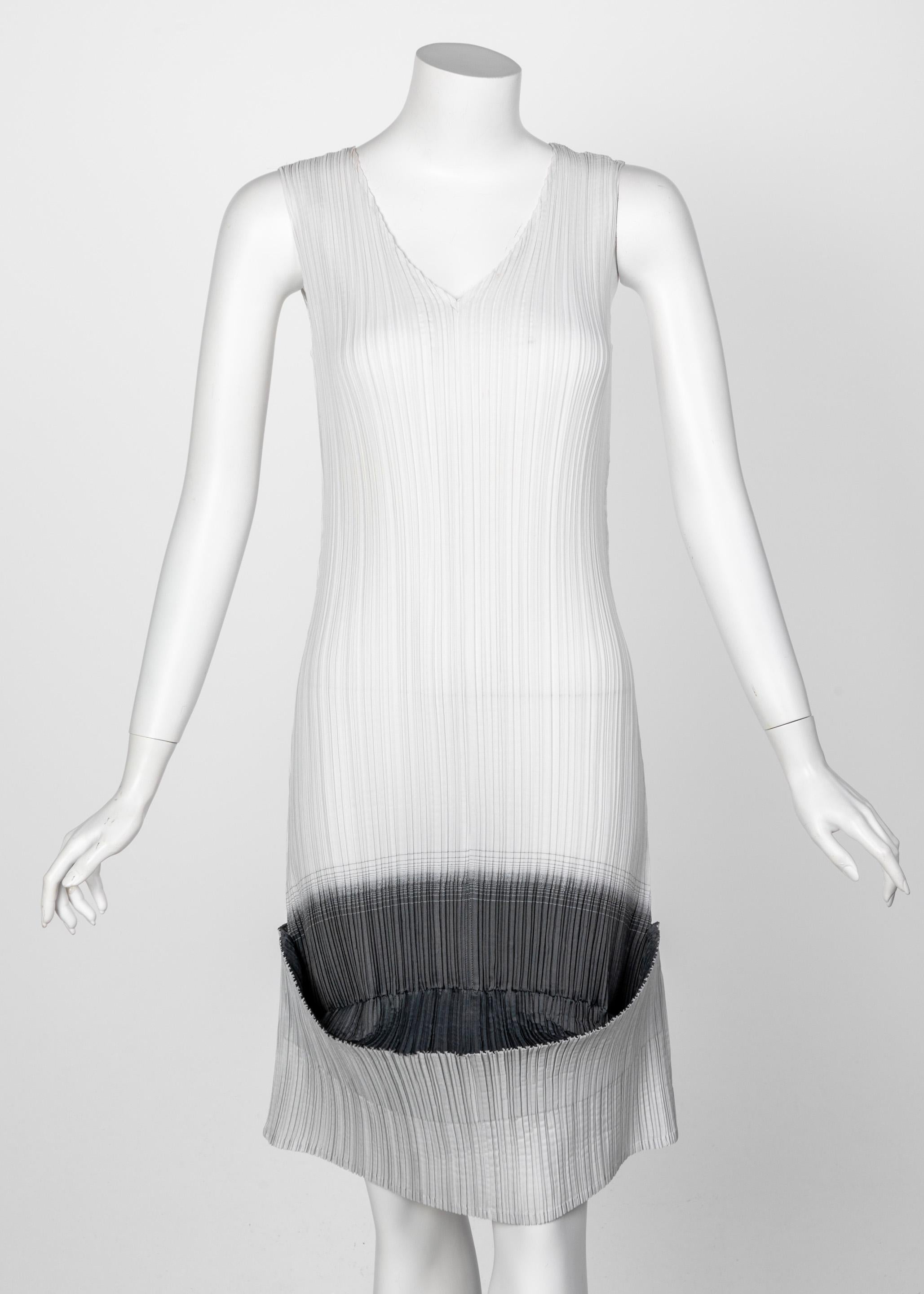 Issey Miyake “A Piece of Cloth” 2-Way White Gray Sleeveless Sculptural Dress In Excellent Condition For Sale In Boca Raton, FL
