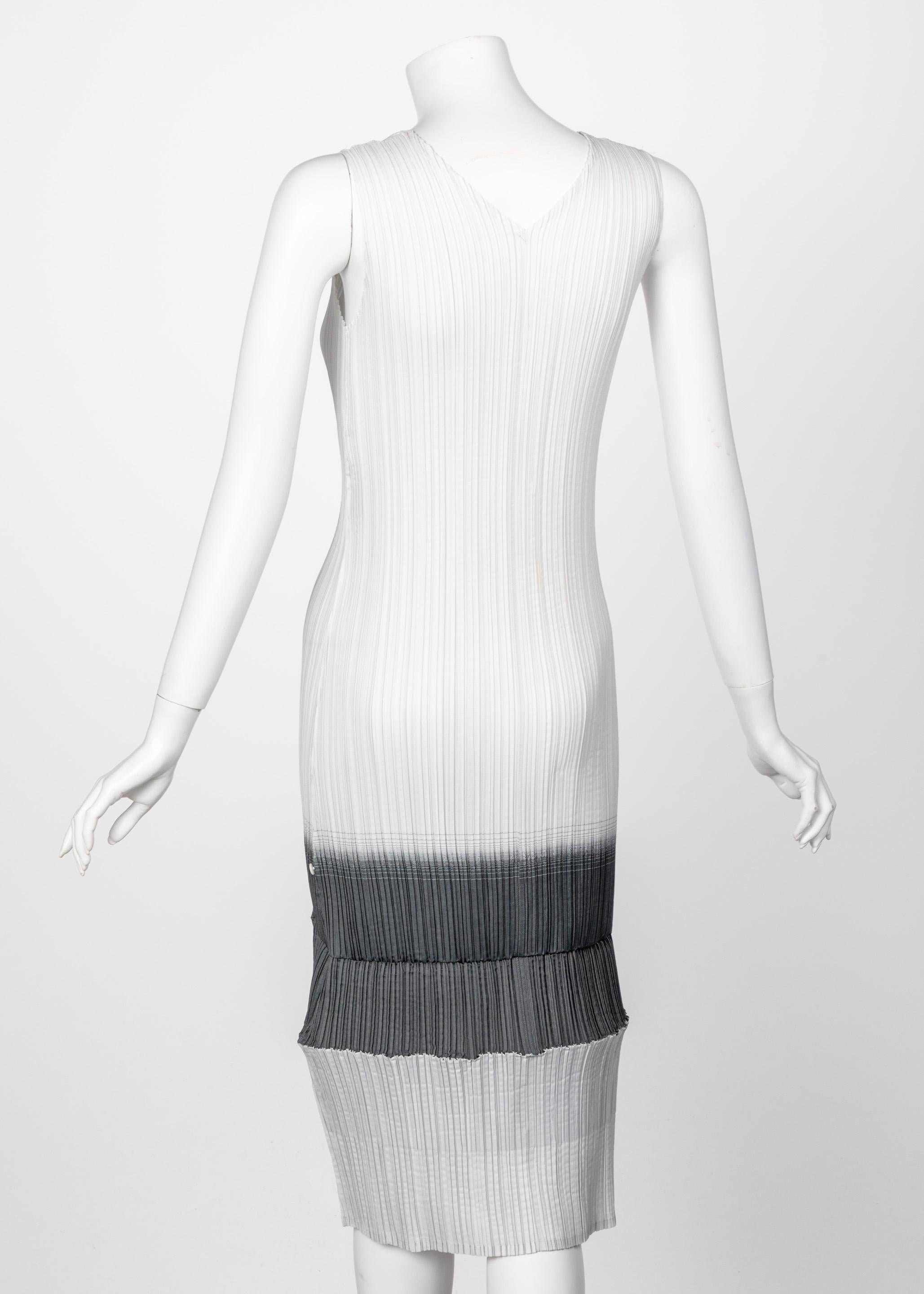 Women's or Men's Issey Miyake “A Piece of Cloth” 2-Way White Gray Sleeveless Sculptural Dress For Sale