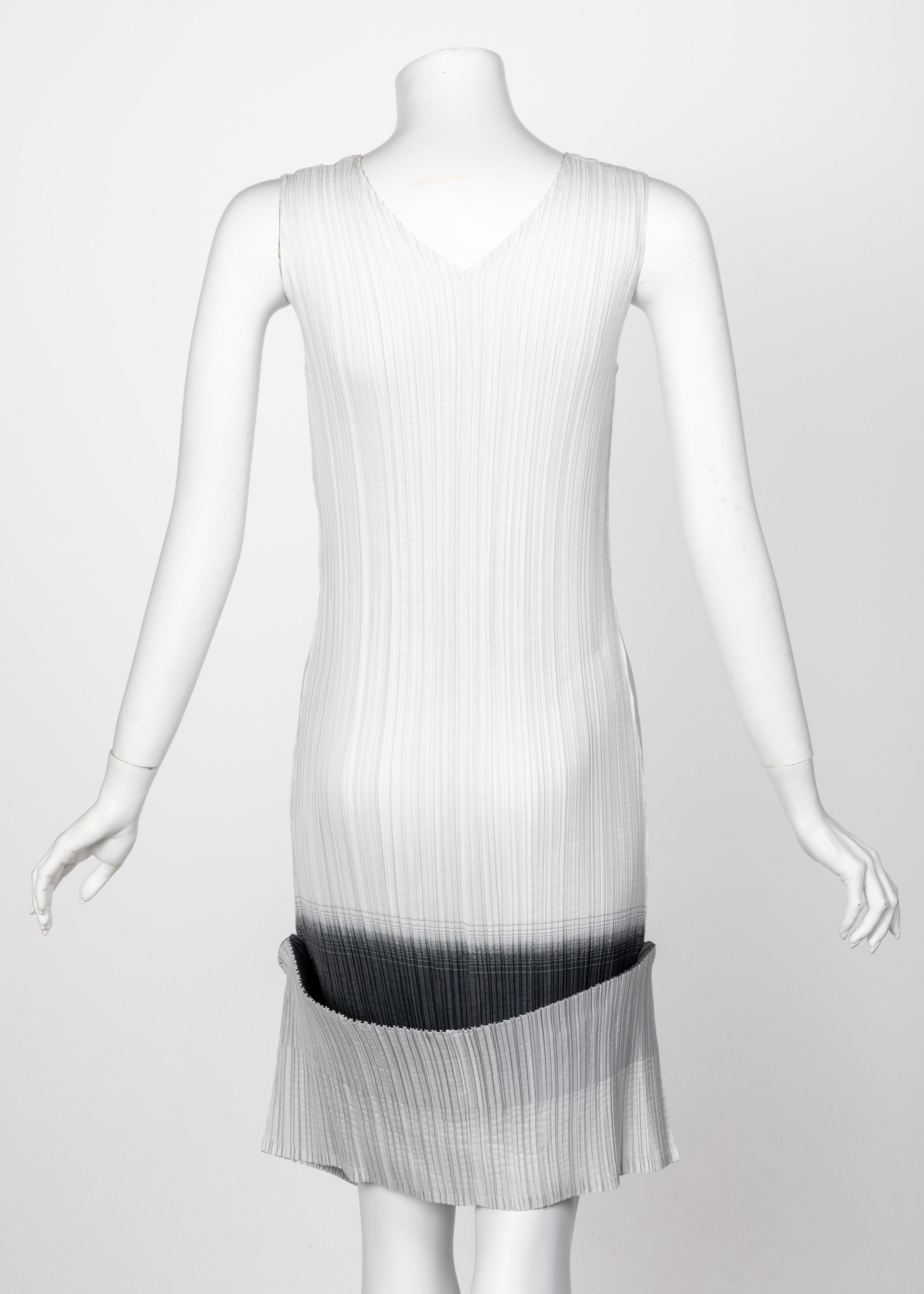Issey Miyake “A Piece of Cloth” 2-Way White Gray Sleeveless Sculptural Dress For Sale 1