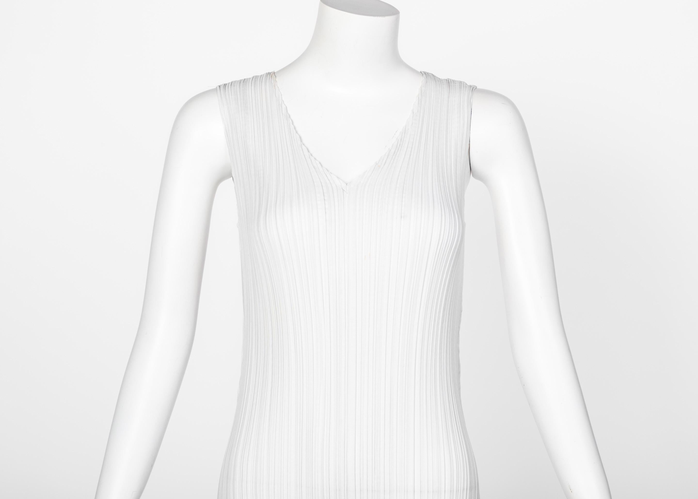 Issey Miyake “A Piece of Cloth” 2-Way White Gray Sleeveless Sculptural Dress For Sale 2
