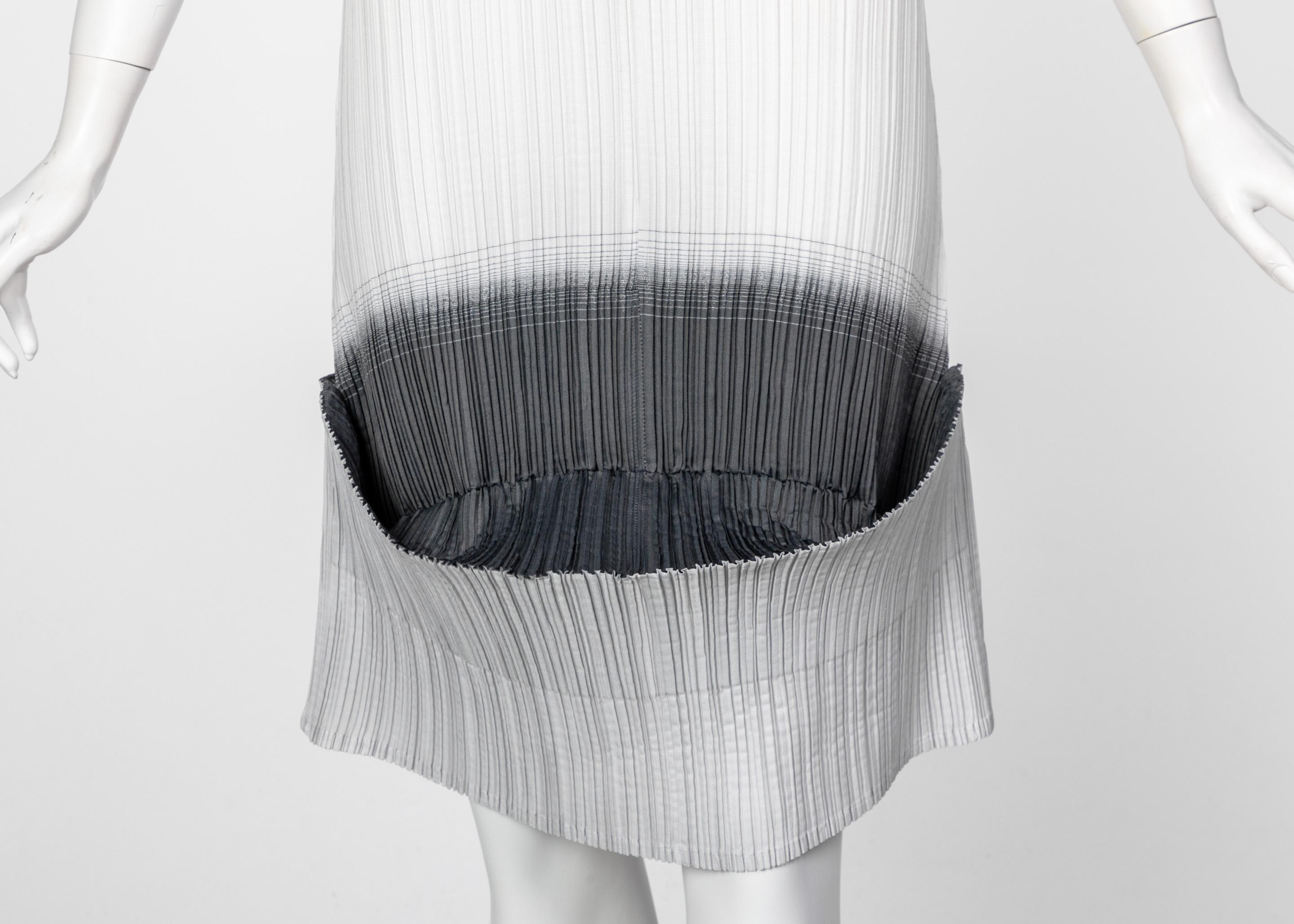 Issey Miyake “A Piece of Cloth” 2-Way White Gray Sleeveless Sculptural Dress For Sale 4