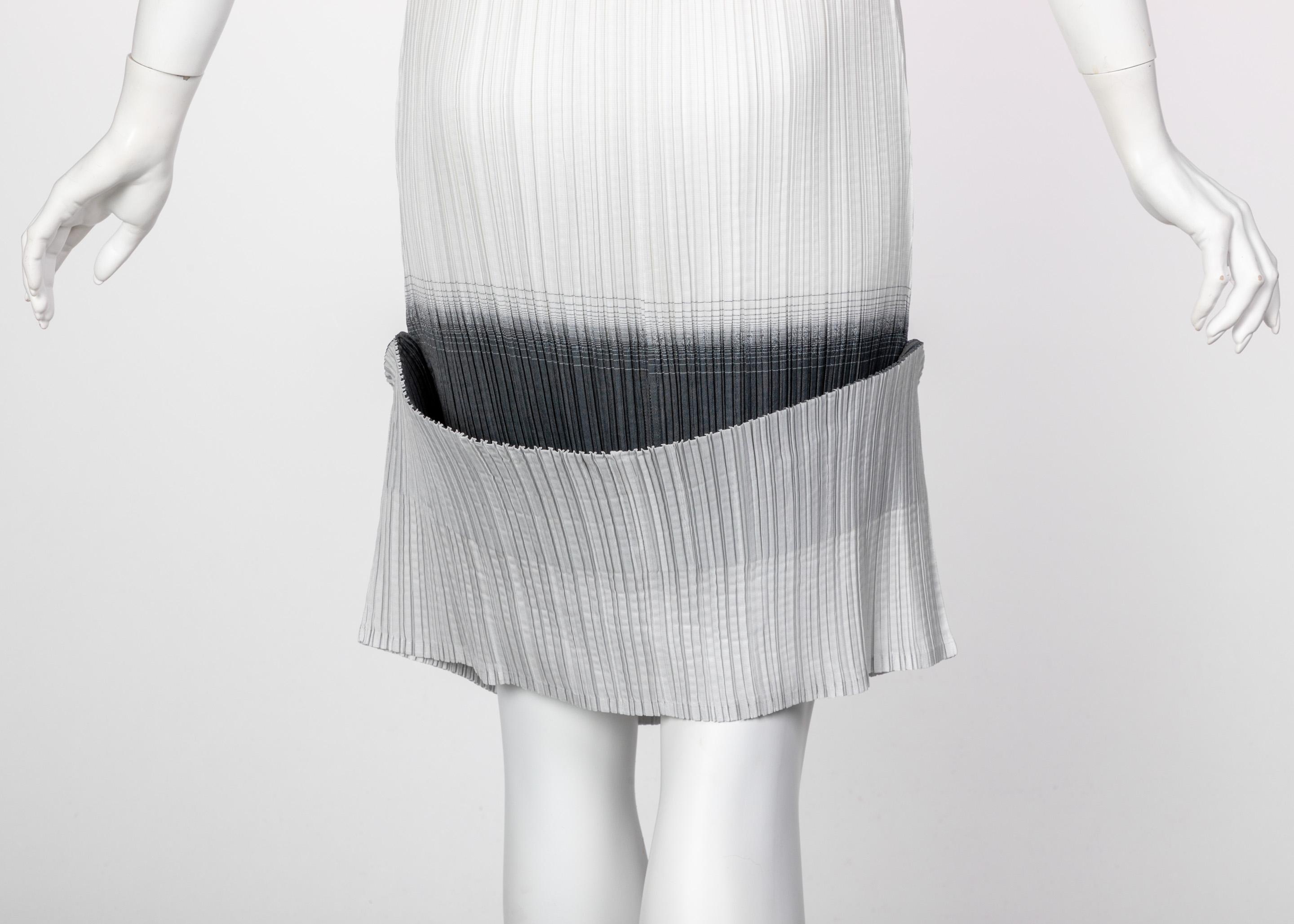 Issey Miyake “A Piece of Cloth” 2-Way White Gray Sleeveless Sculptural Dress For Sale 5