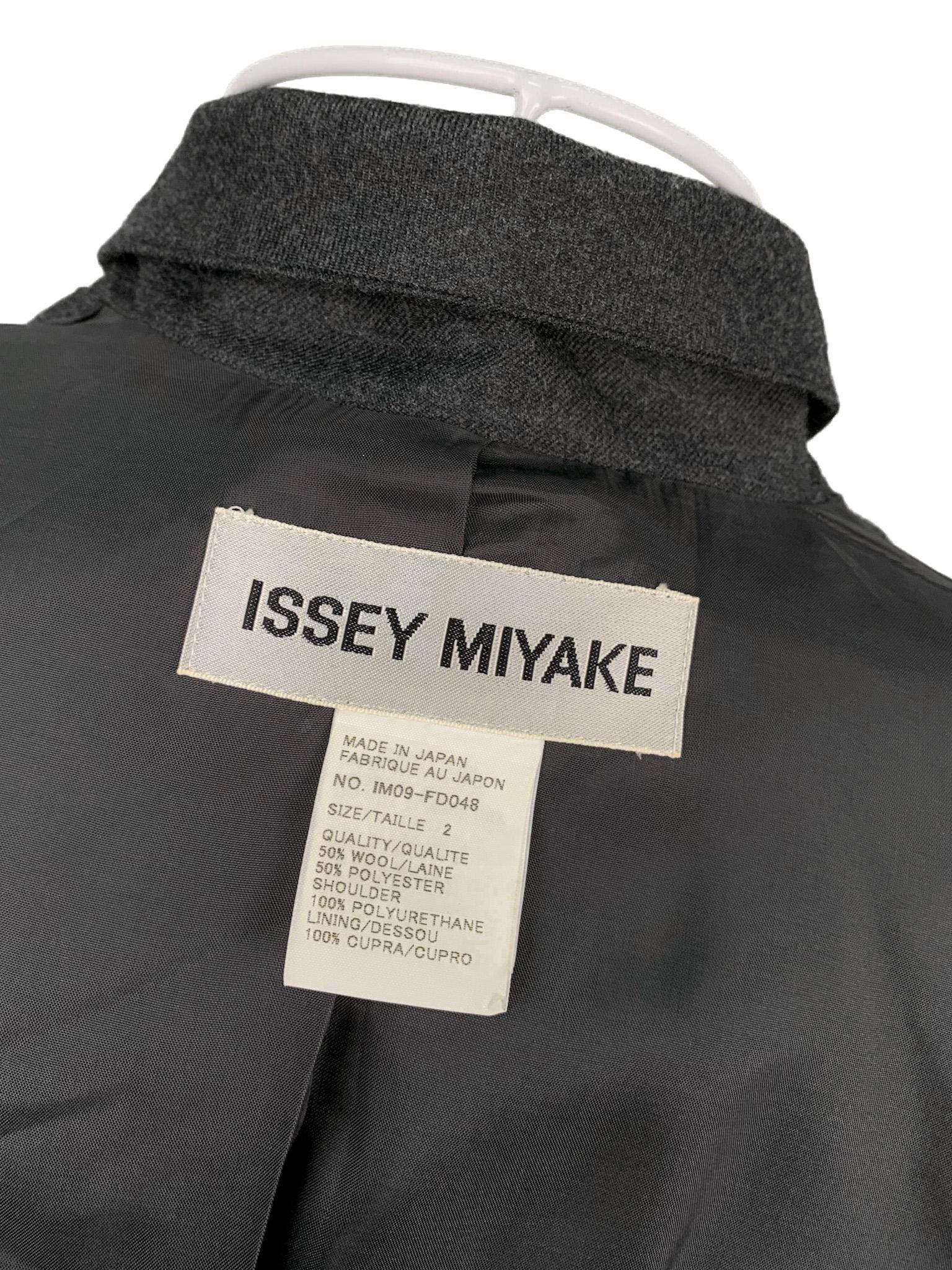 Issey Miyake A/W 2000 Runway Aufblasbarer Damen Wollblazer & Rock Anzug 7