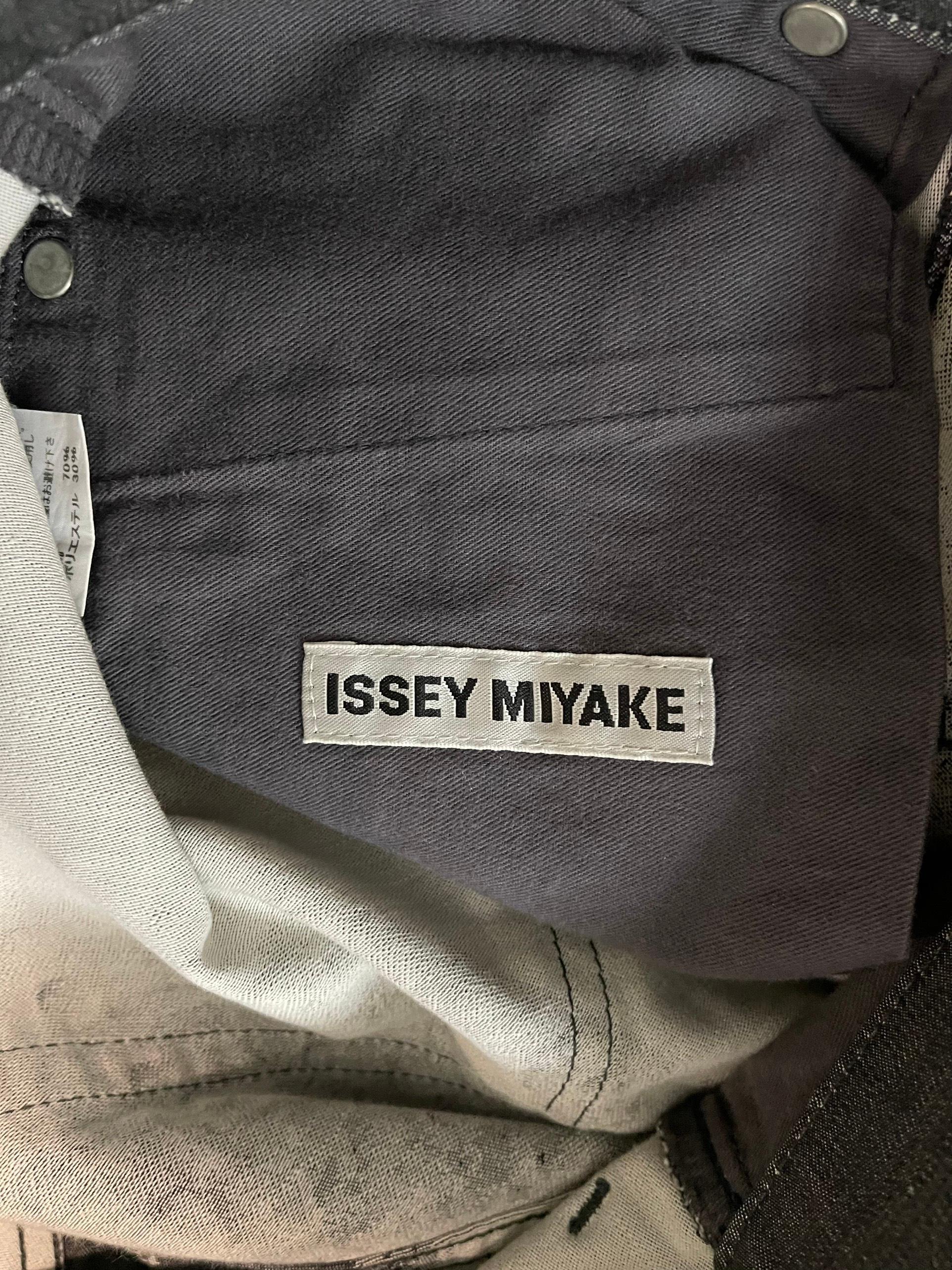 Issey Miyake A/W2016 Moon Jeans In Excellent Condition For Sale In Tương Mai Ward, Hoang Mai District