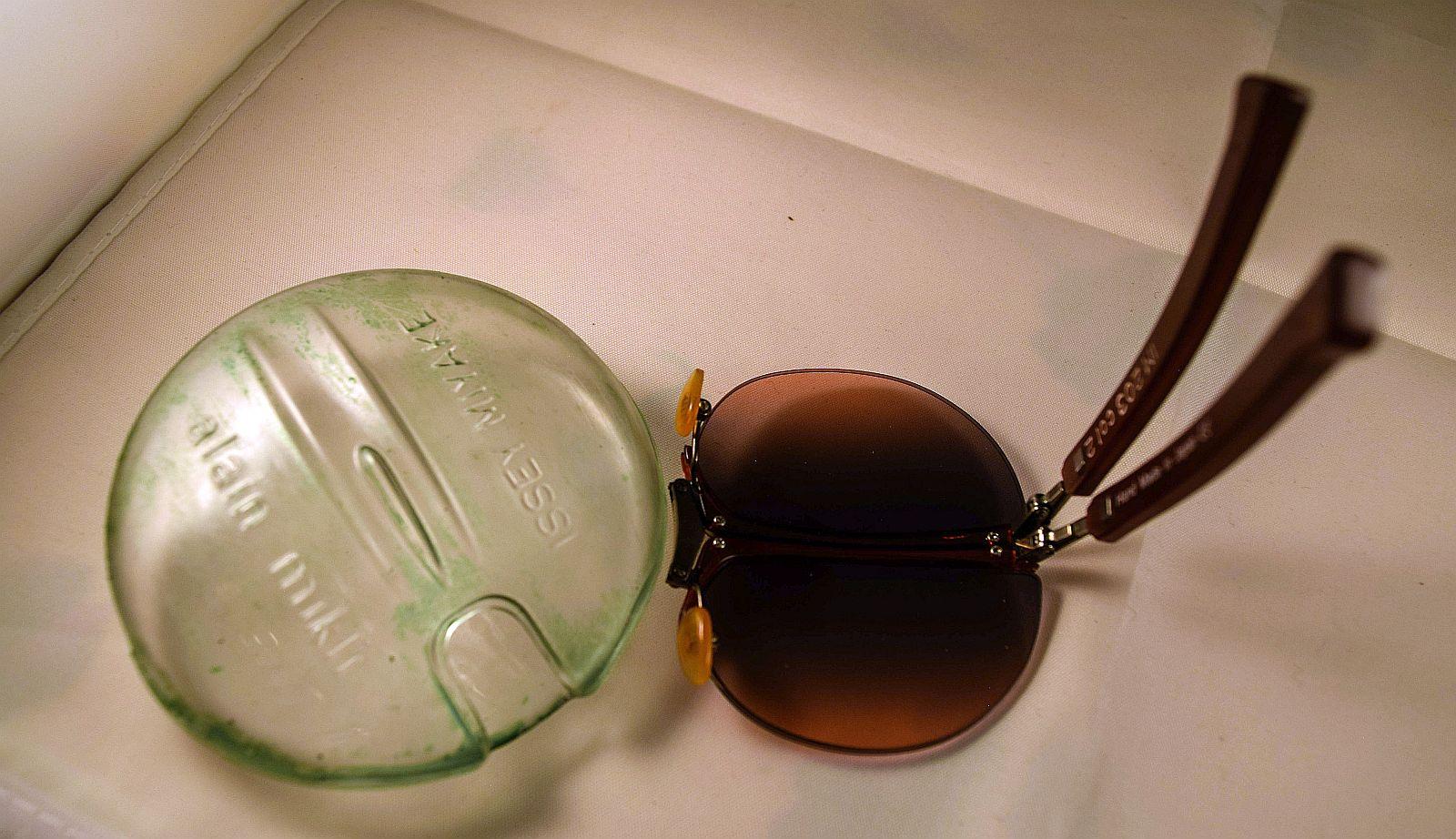 Occhiali da sole pieghevoli Issey Miyake Alain Mikli in scatola originale in vendita 2