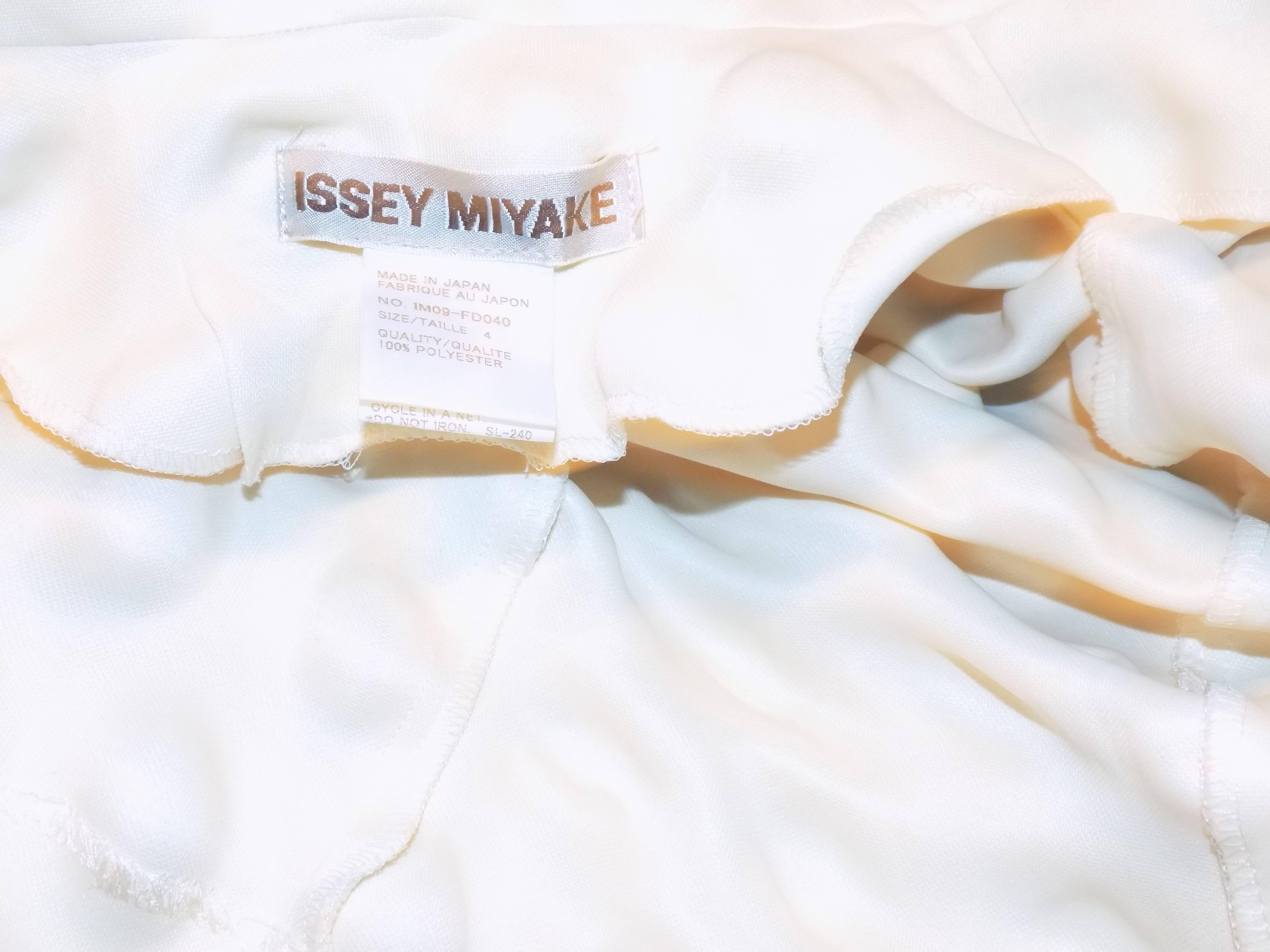 Issey Miyake A/W 2000 Egg Carton Jacket in Cream For Sale 4