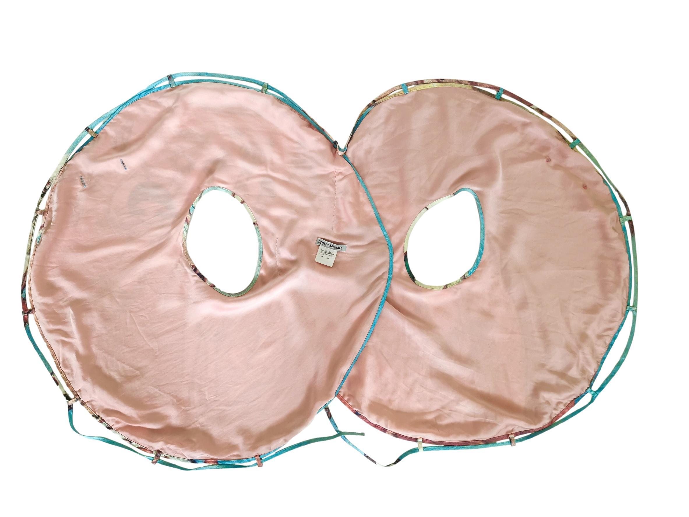 Issey Miyake Aya Takano: bedruckte, runde Weste mit Siebdruck, limitierte Auflage 2004 10
