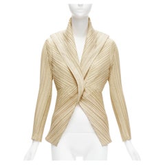 Issey Miyake beige Giacca con colletto alla marinara con pieghe direzionali e pannelli 3D JP2 M