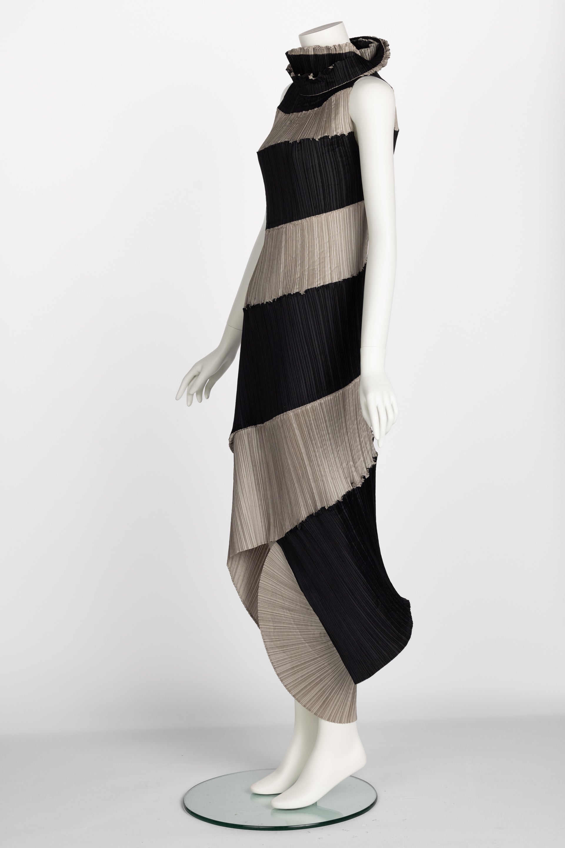 Issey Miyake Black & Beige Striped Plisse Spiral Nautilus Dress, 1990s In Excellent Condition In Boca Raton, FL