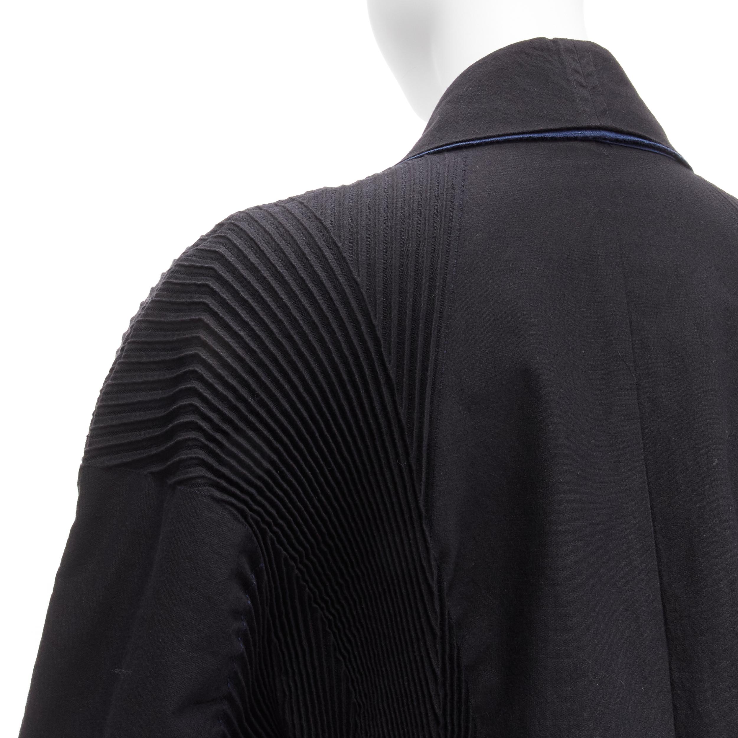 ISSEY MIYAKE black blue cotton blend pleated shoulder 3D cut coat JP2 M For Sale 3