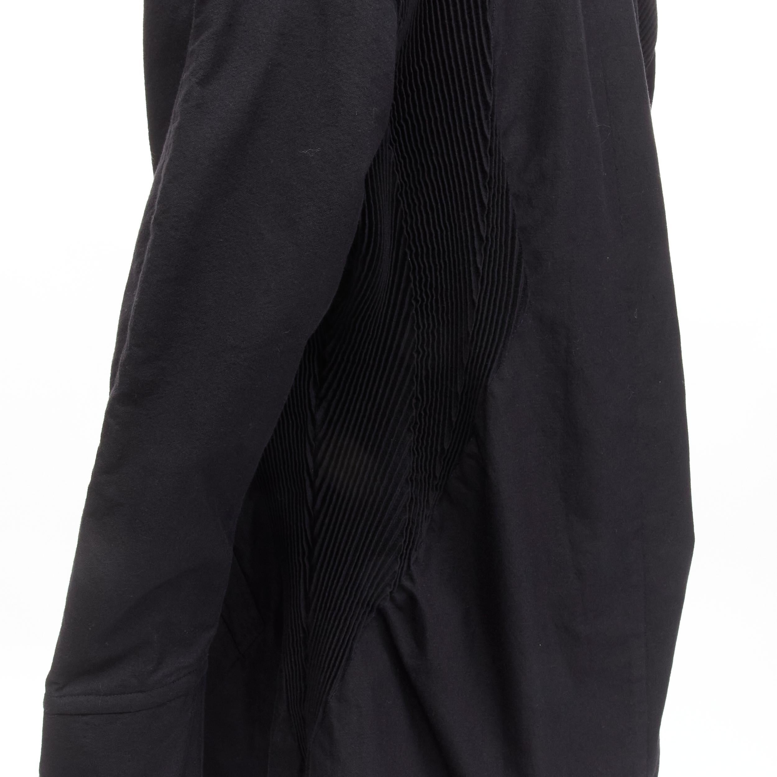 Issey Miyake nero blu in misto cotone con spalle plissettate e taglio 3D, cappotto JP2 M in vendita 4