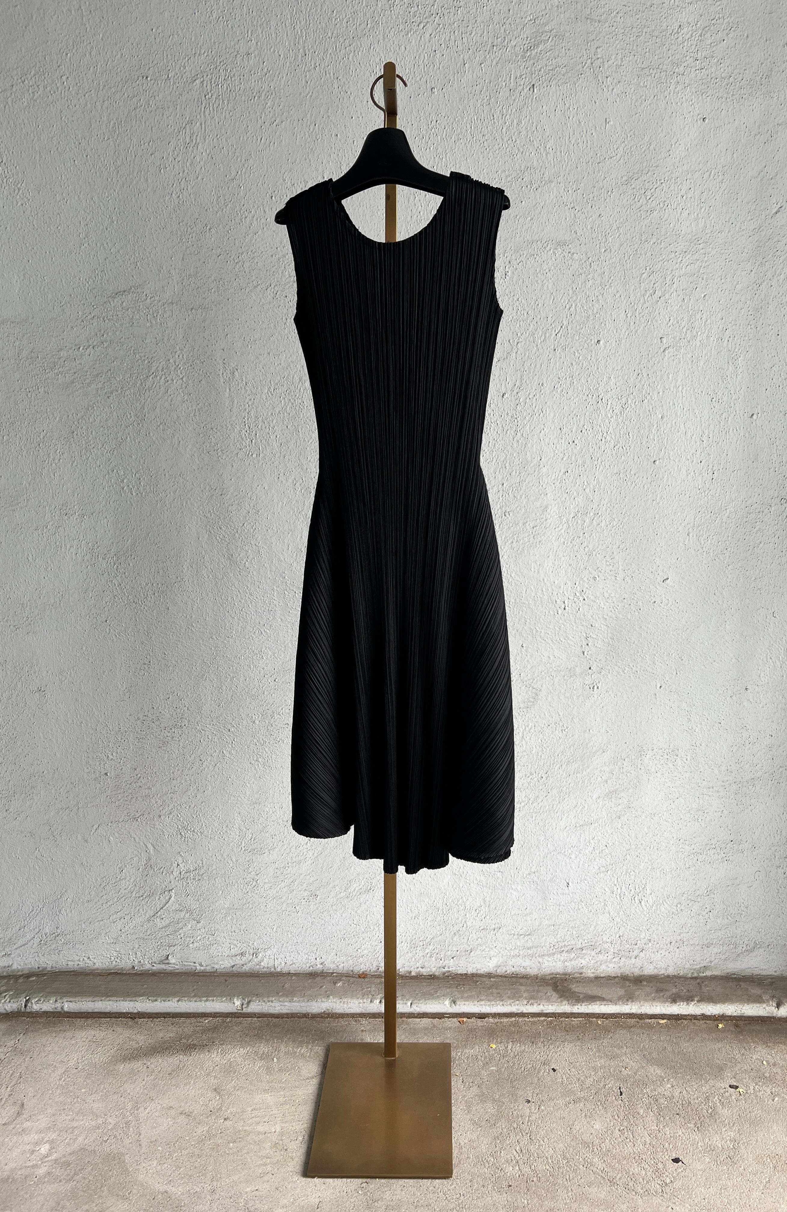 Issey Miyake Black Concept Dress With Back Panels SS 2005 en venta 5