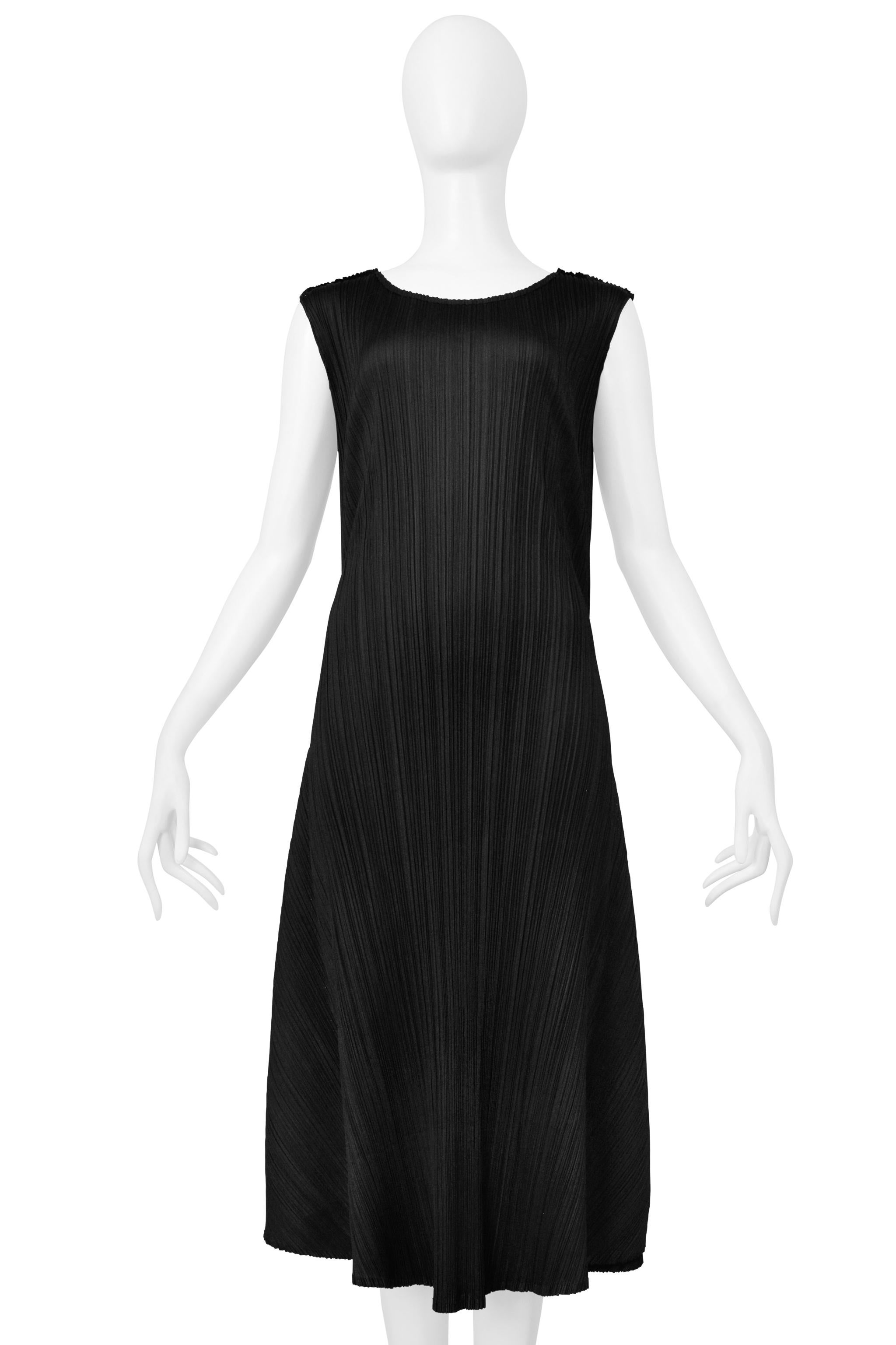 De las mujeres Issey Miyake Black Concept Dress With Back Panels SS 2005 en venta