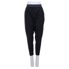 Issey Miyake – Schwarze, eng anliegende Hose – US 2 XS