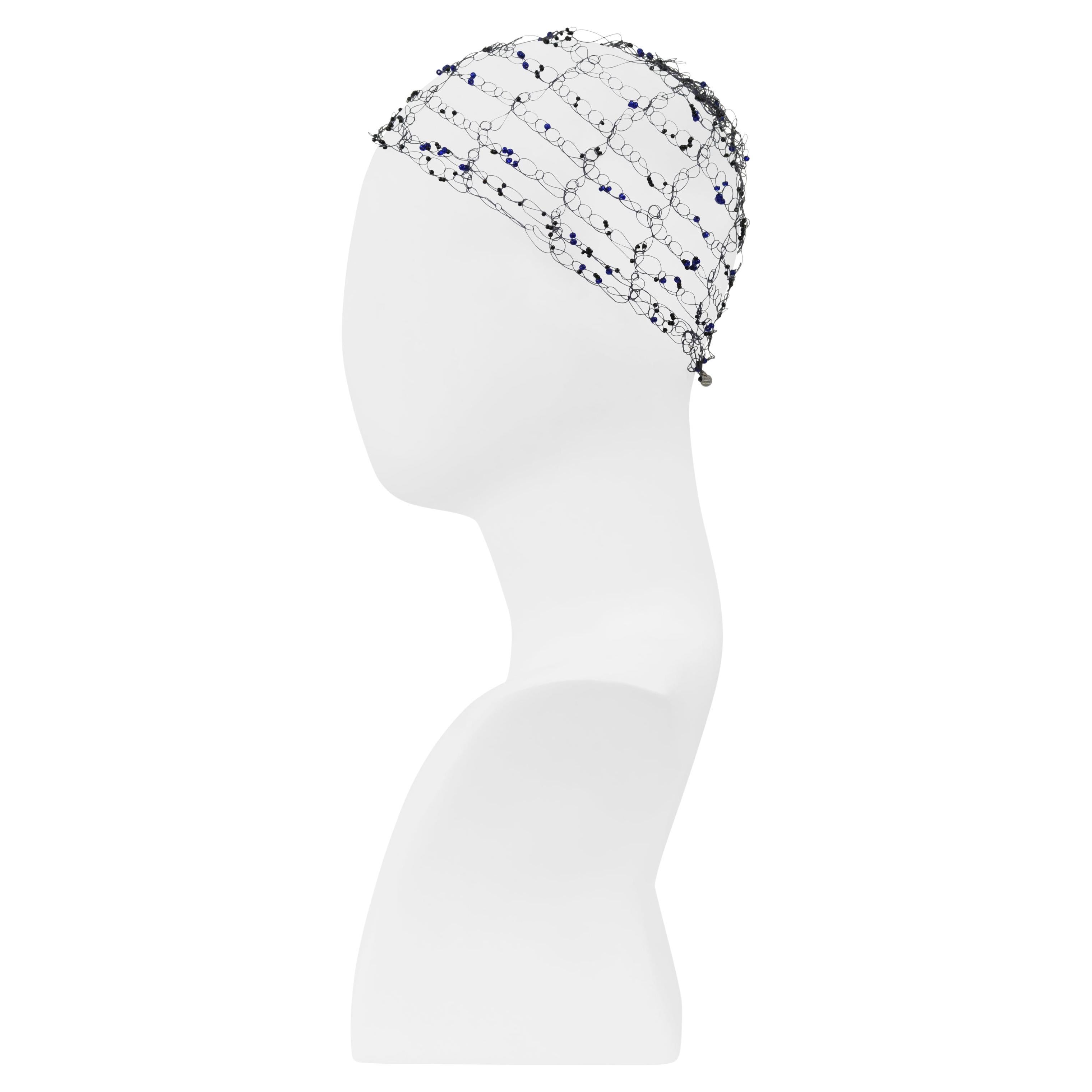 Issey Miyake Schwarzes Haarnetz mit blauen Perlen im Angebot