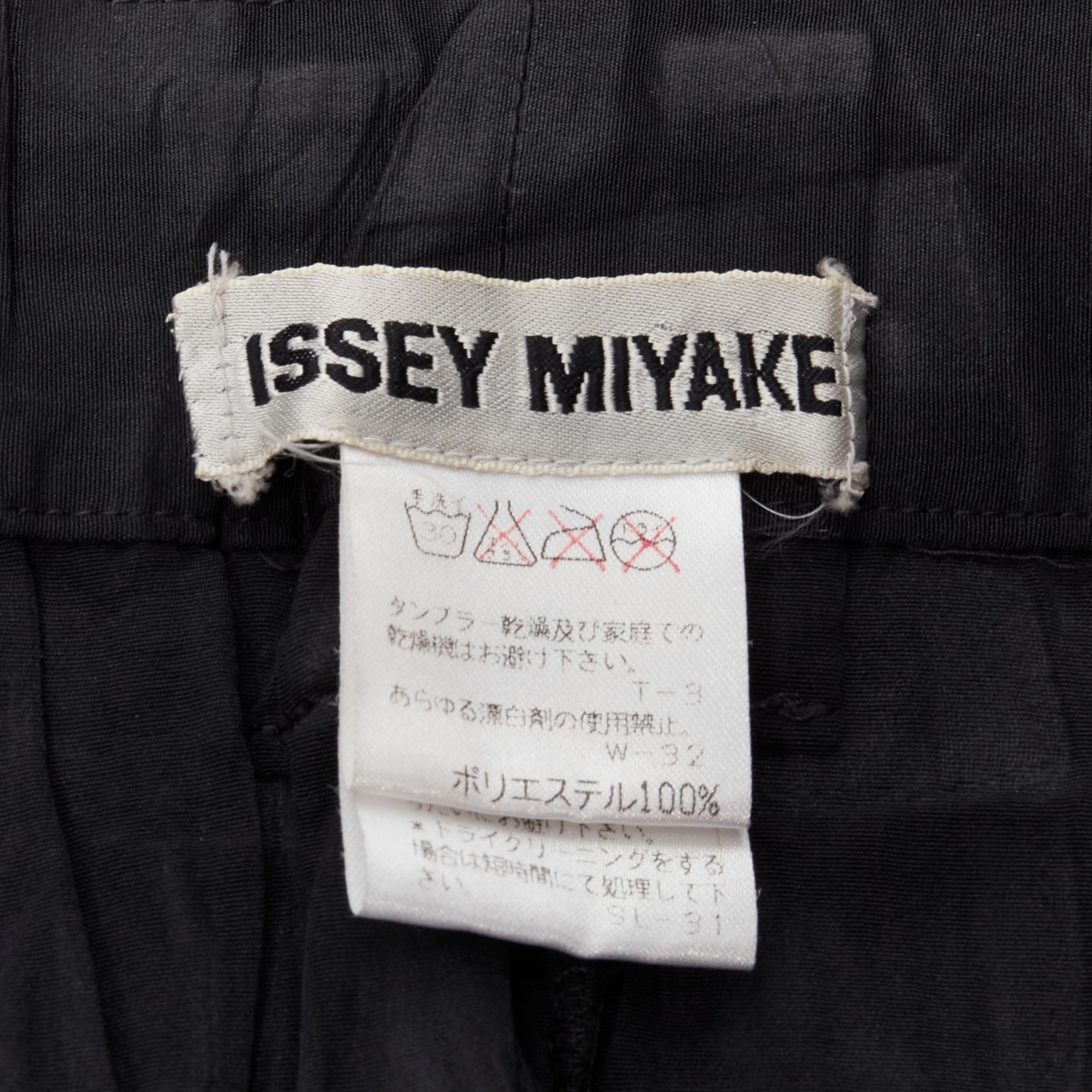 ISSEY MIYAKE black lacquer coating pleated mini skirt M For Sale 3