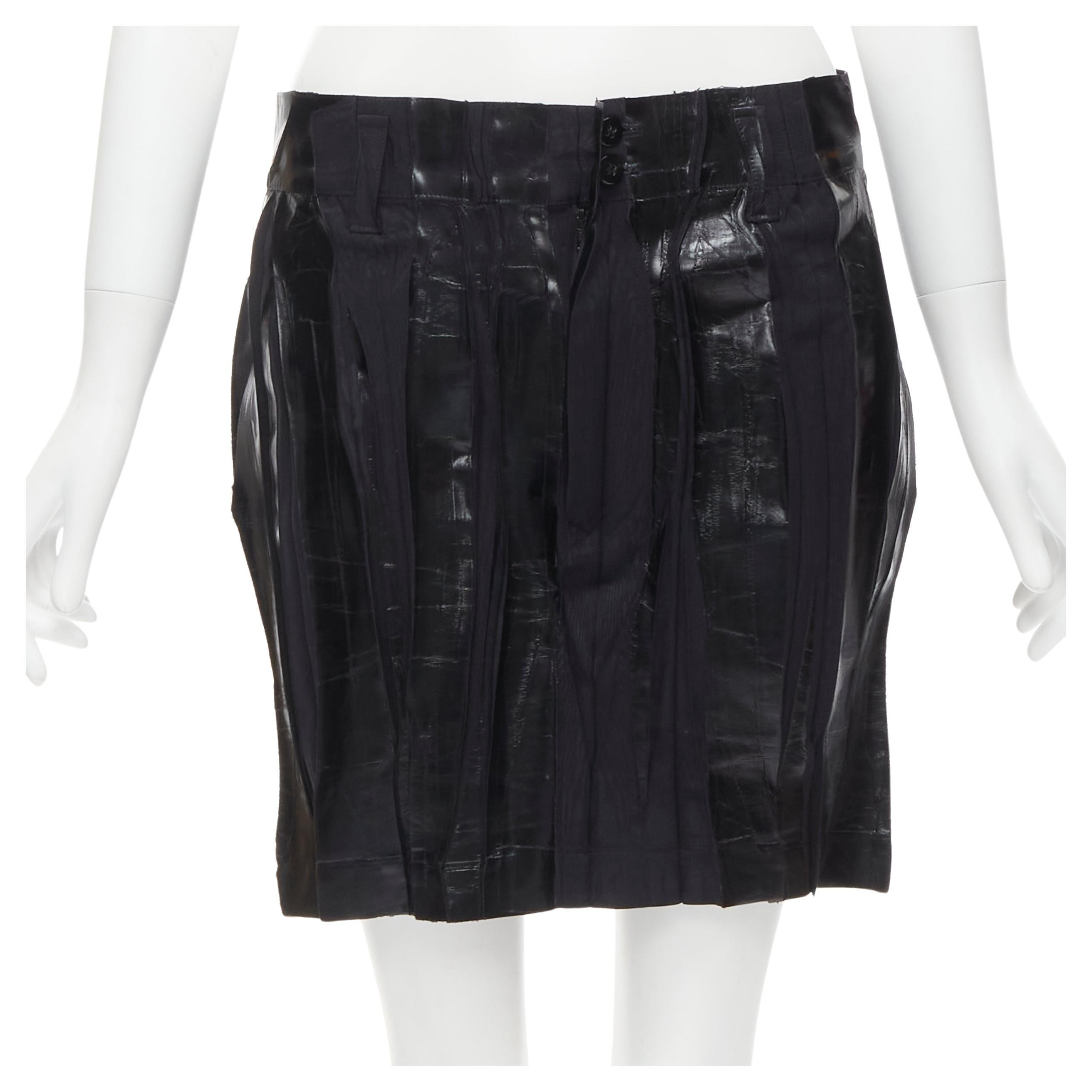ISSEY MIYAKE black lacquer coating pleated mini skirt M For Sale