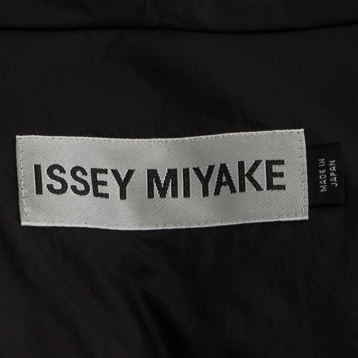 ISSEY MIYAKE black nylon DETACHABLE SLEEVE PUFFER DOWN Jacket 2 M 7